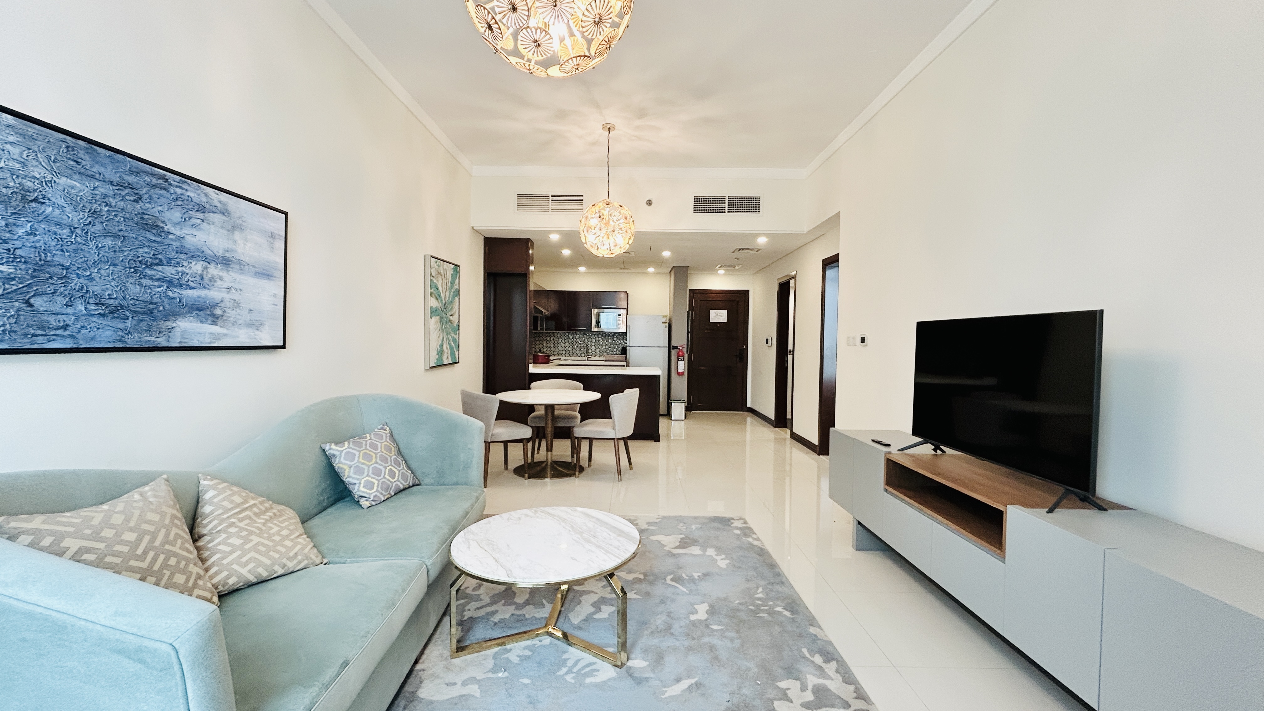 MODERN | SPACIOUS ROOMS | PARTIAL SEA VIEW 