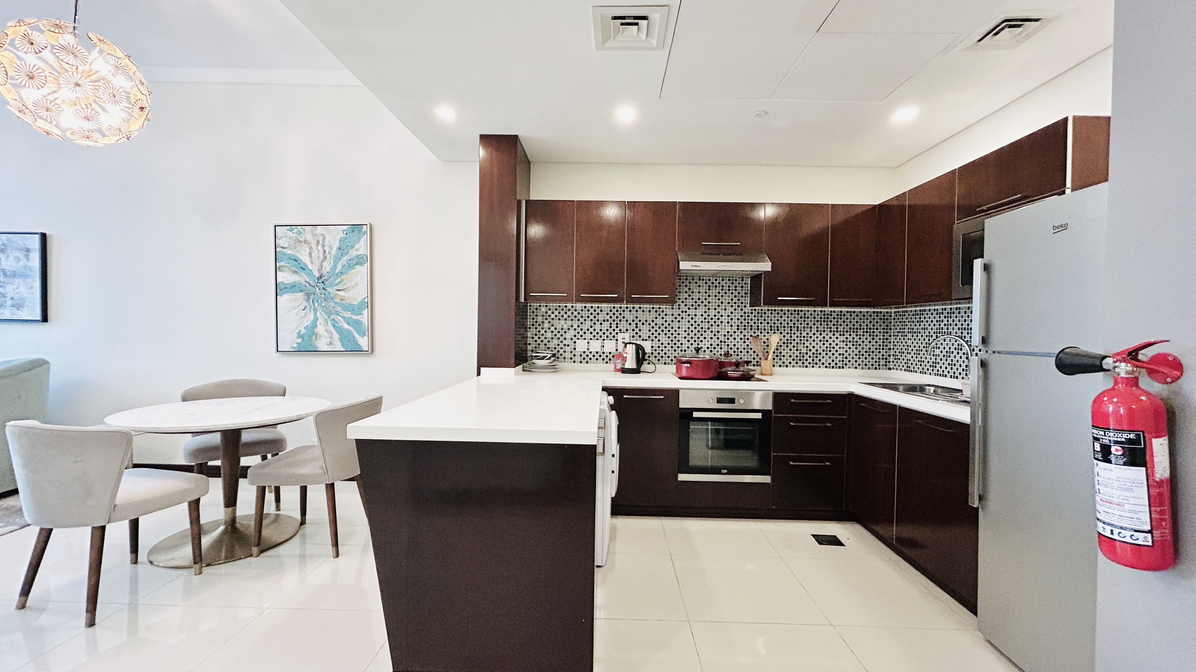 MODERN | SPACIOUS ROOMS | PARTIAL SEA VIEW 