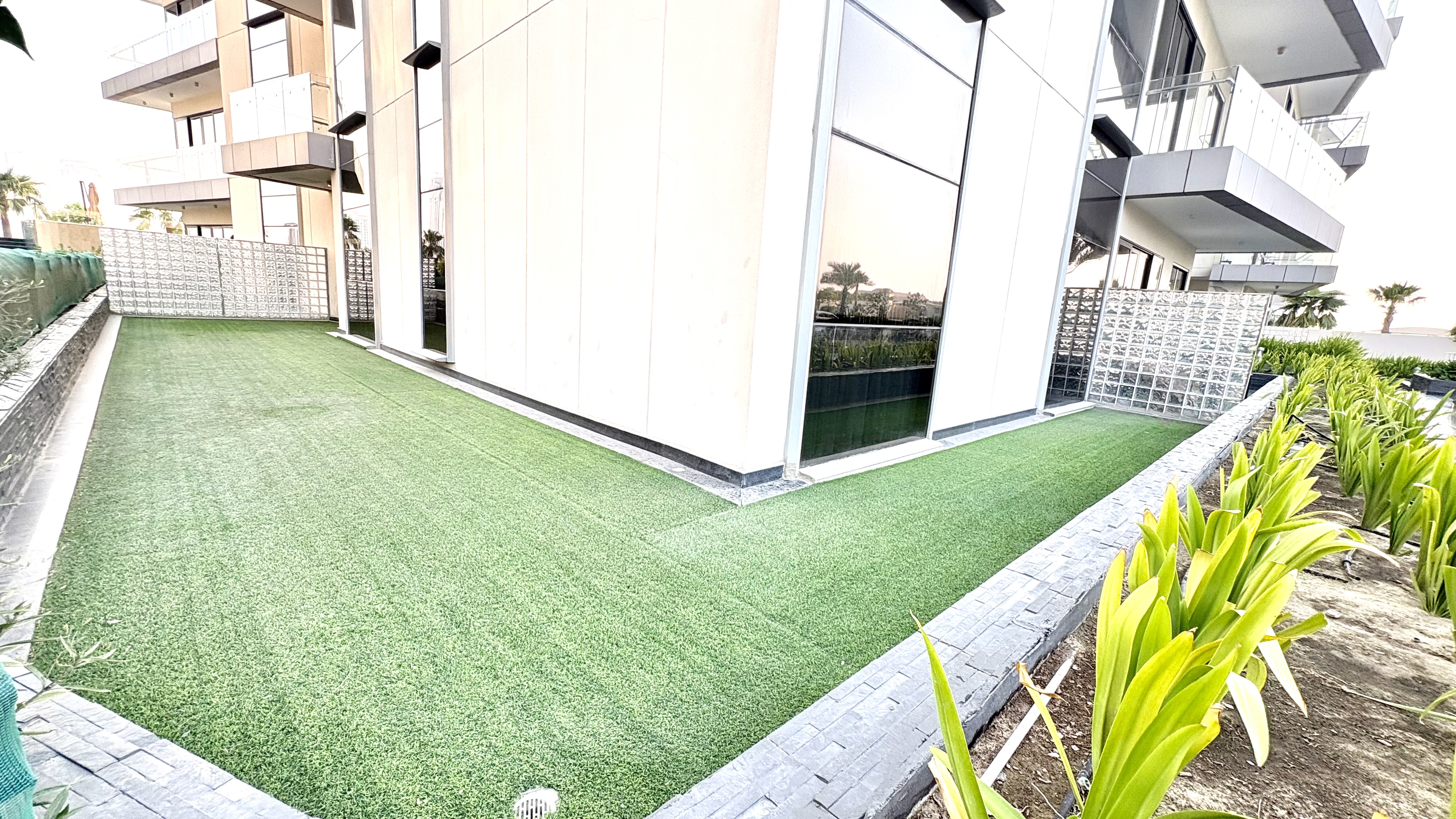 Luxury 2BR Garden Oasis in Reef Island