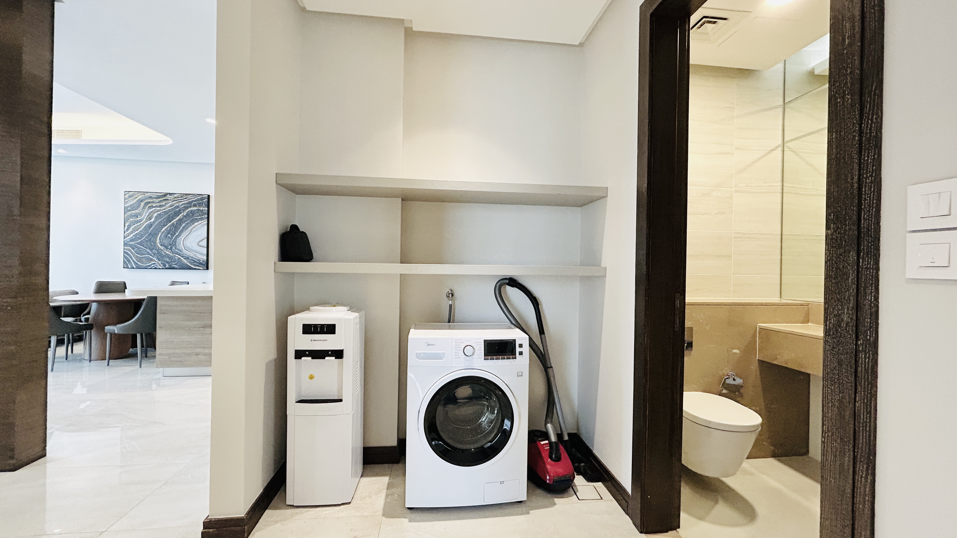 MODERN | CITYVIEW | SPACIOUS ROOMS | BALCONY