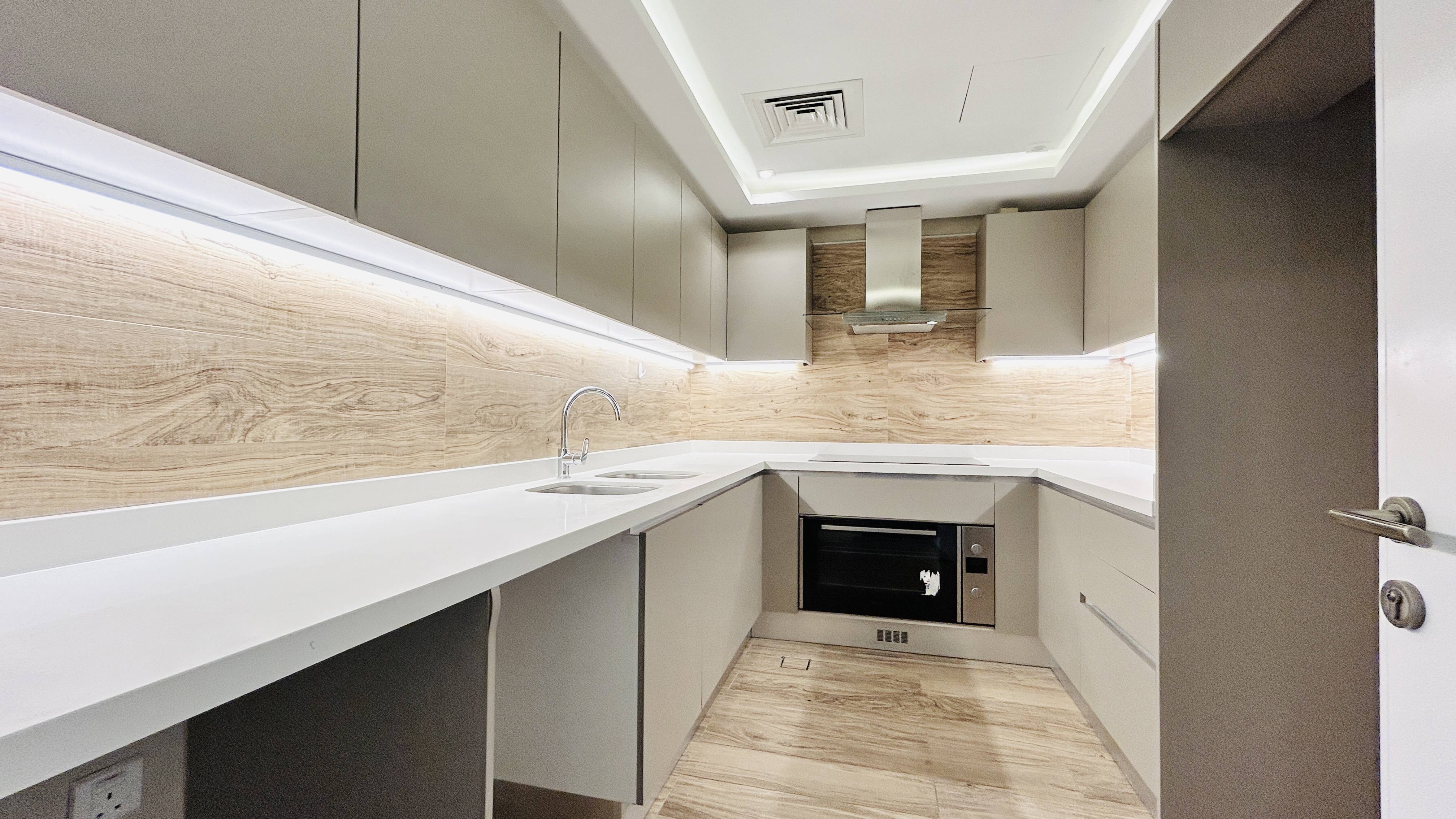 MODERN | SPACIOUS ROOMS | SEA VIEW | GREAT AMENITIES