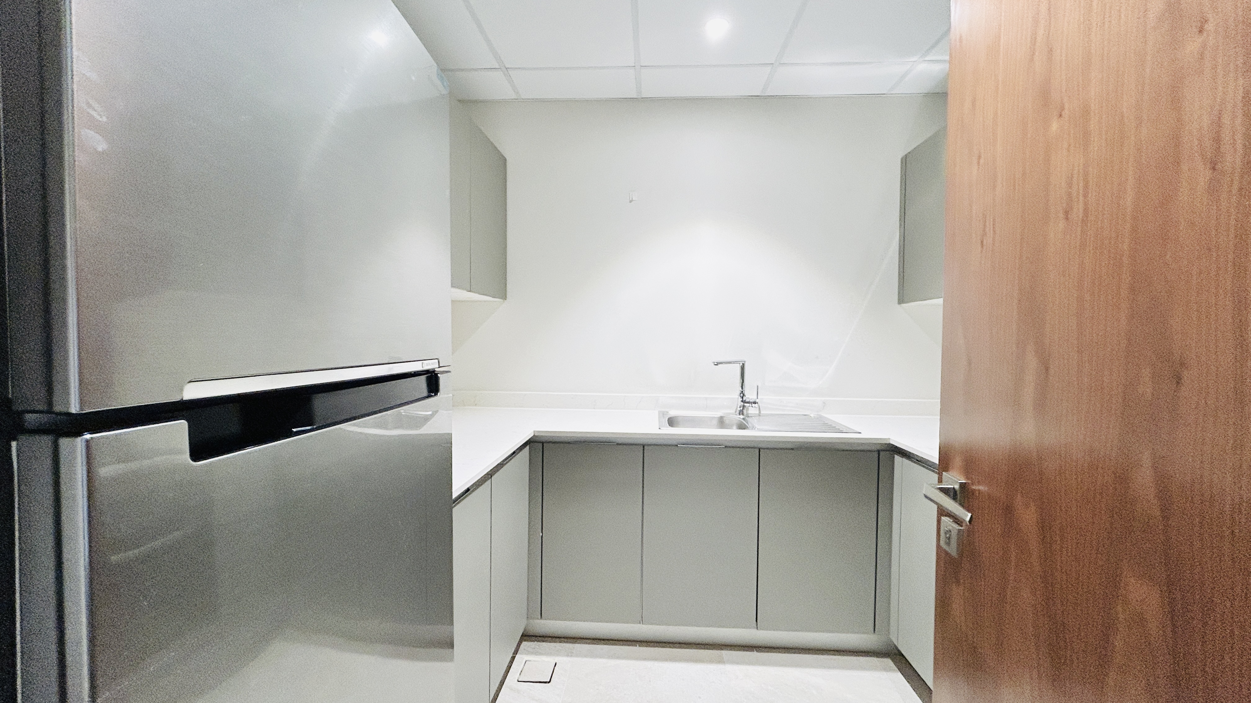 CLOSE KITCHEN | MODERN | SPACIOUS ROOMS | CITY VIEW