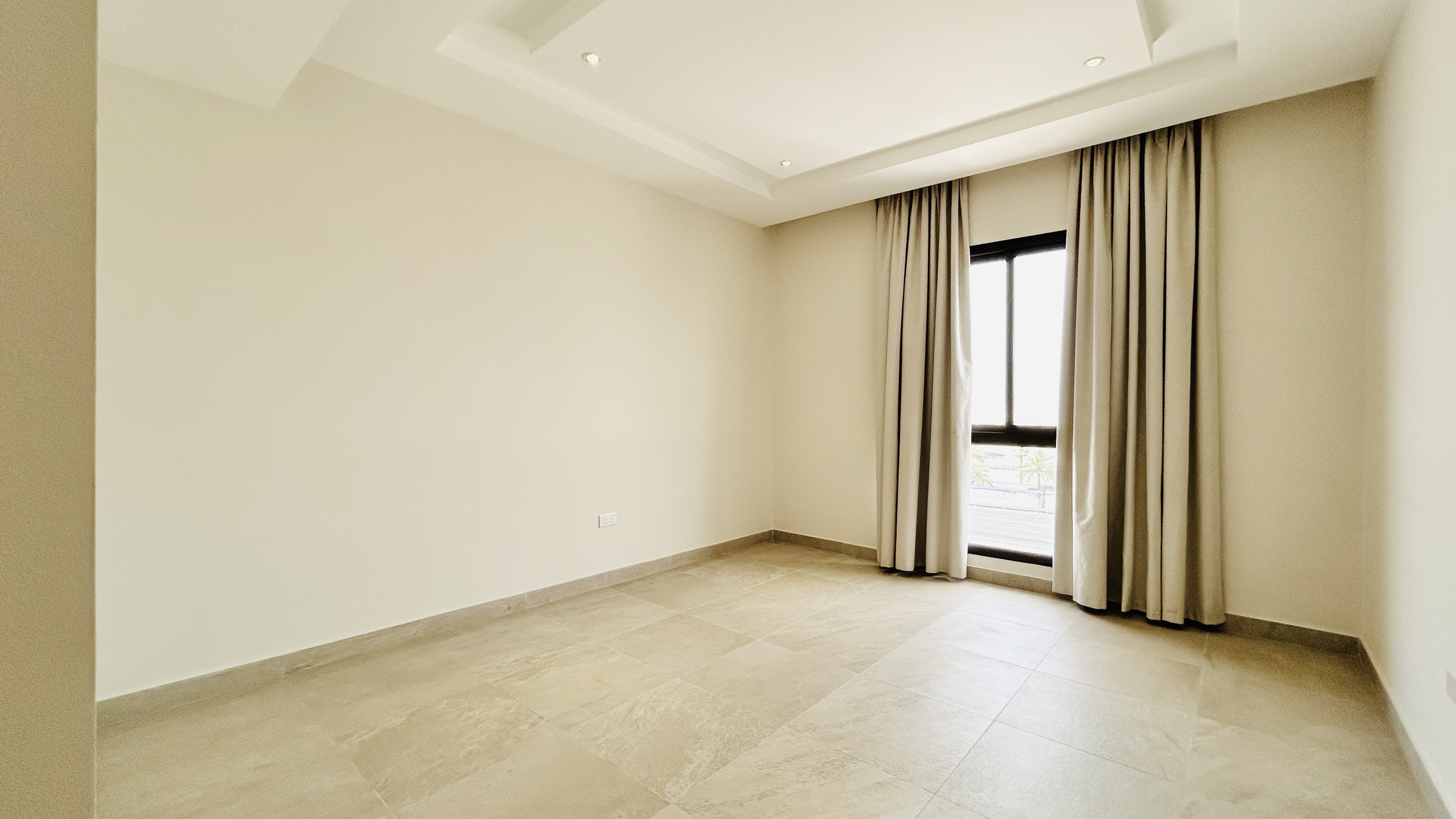 CLOSE KITCHEN | MODERN | SPACIOUS ROOMS | CITY VIEW