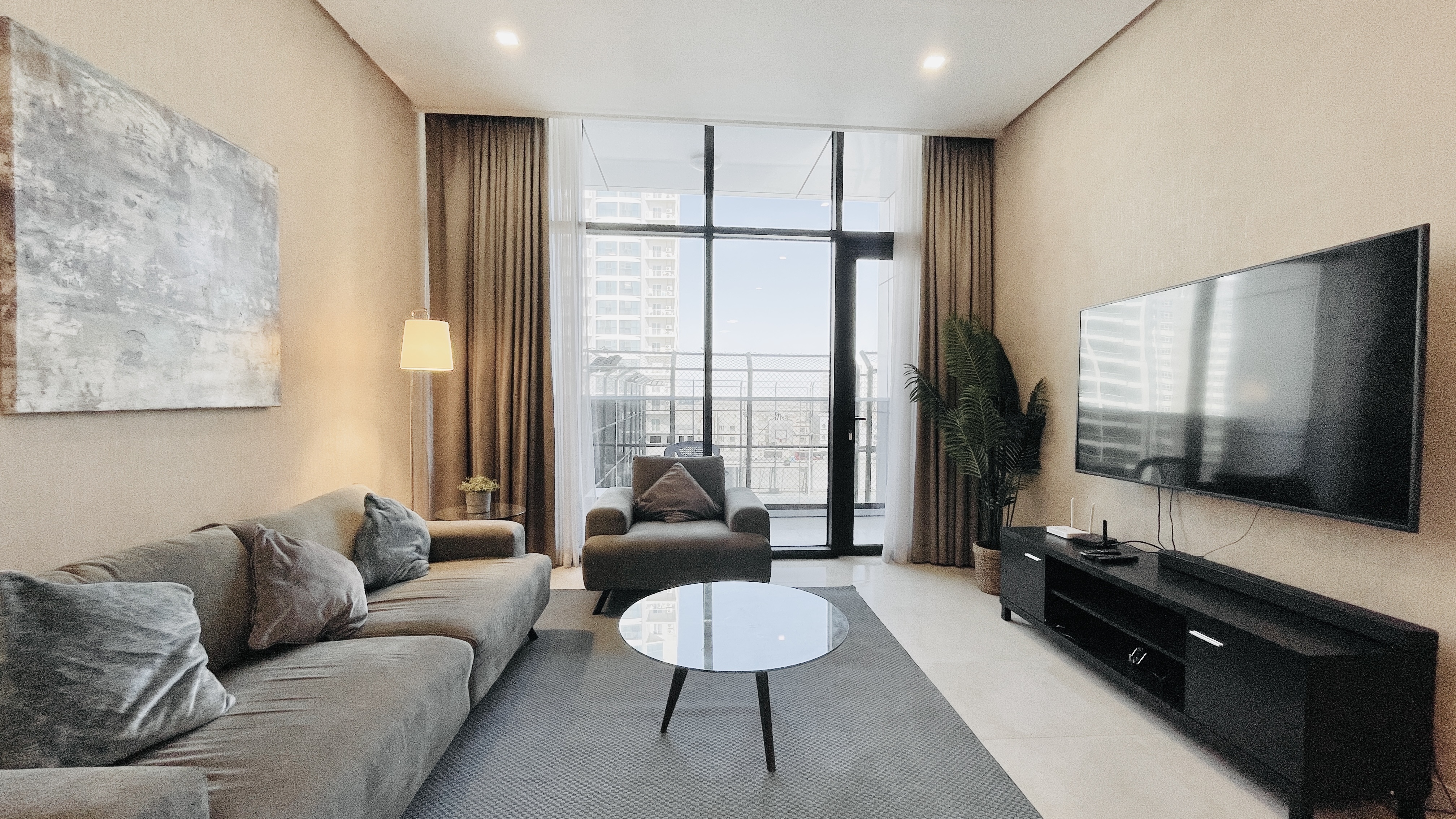 SPACIOUS | ROOMS | MODERN FITTINGS | BALCONY 