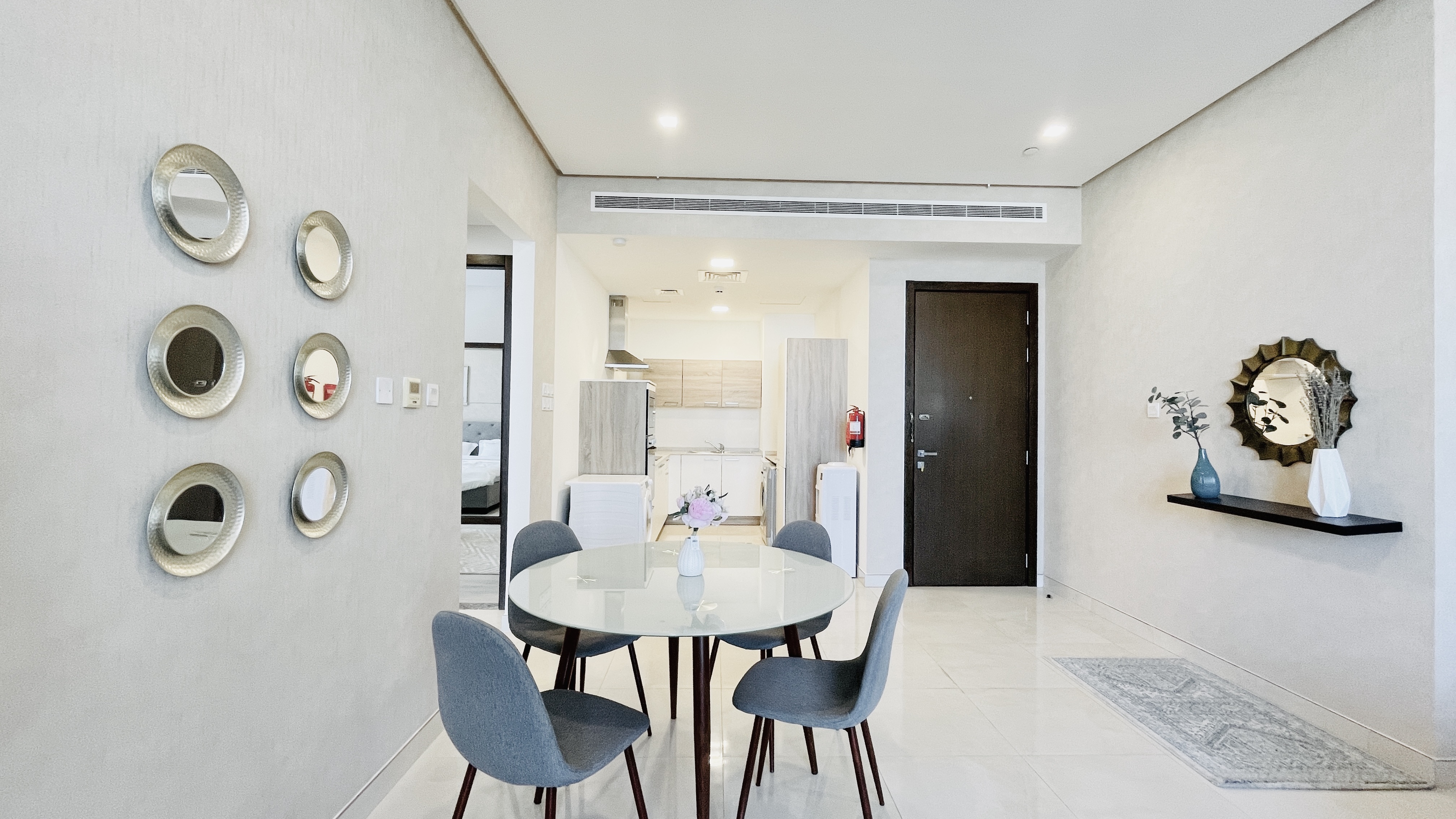 SPACIOUS | ROOMS | MODERN FITTINGS | BALCONY 