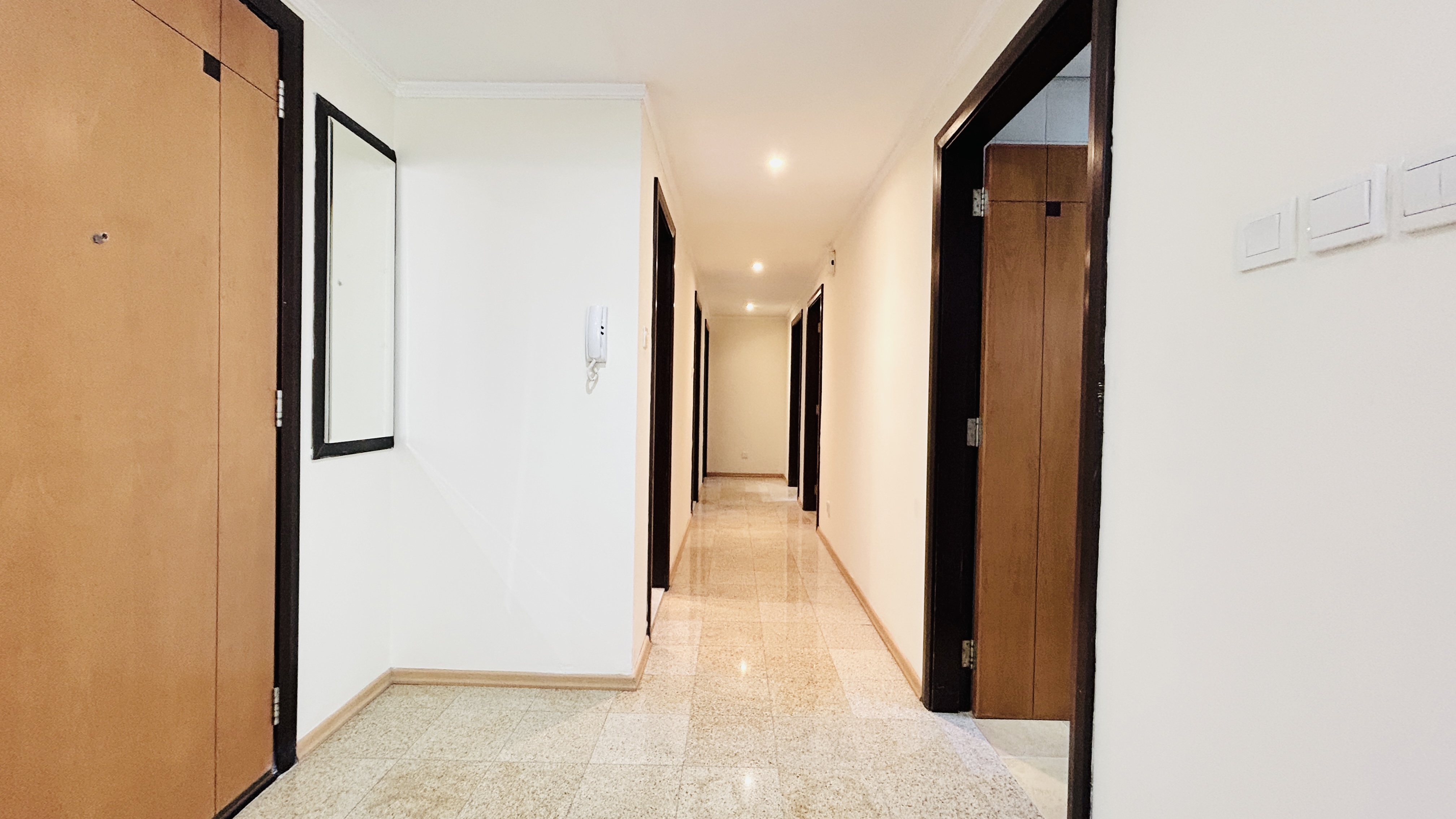 MODERN | HOUSEKEEPING | AMENITIES | CITY VIEW