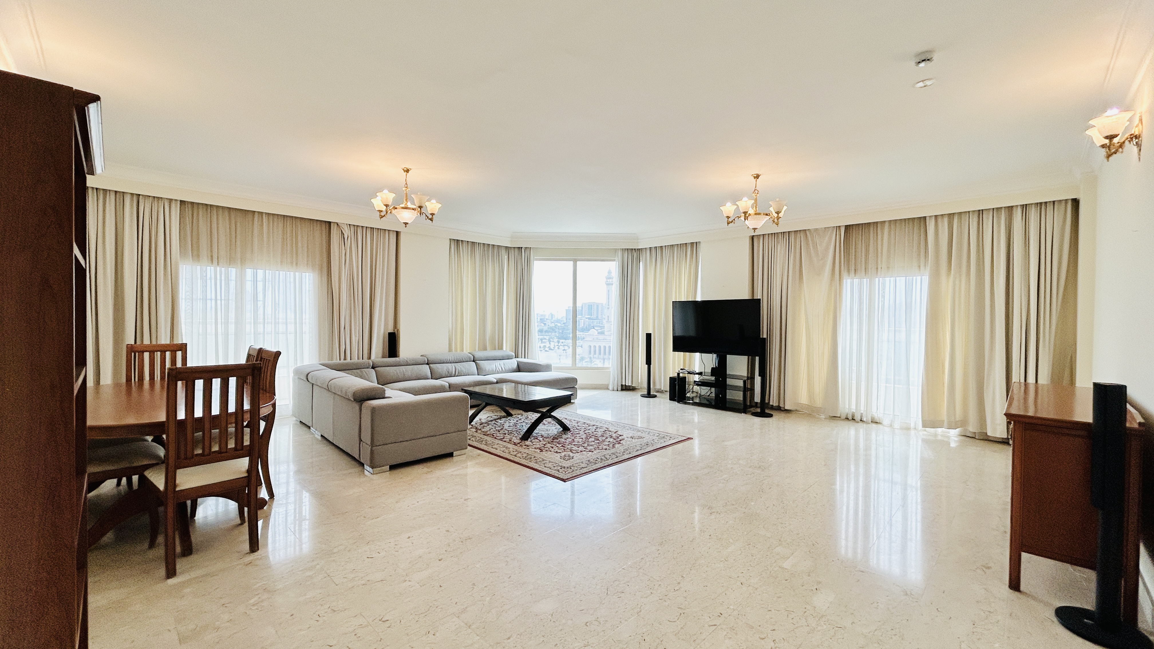 PETS ALLOWED | BRIGHT & SPACIOUS HOME | BALCONY | MODERN RESIDENCE