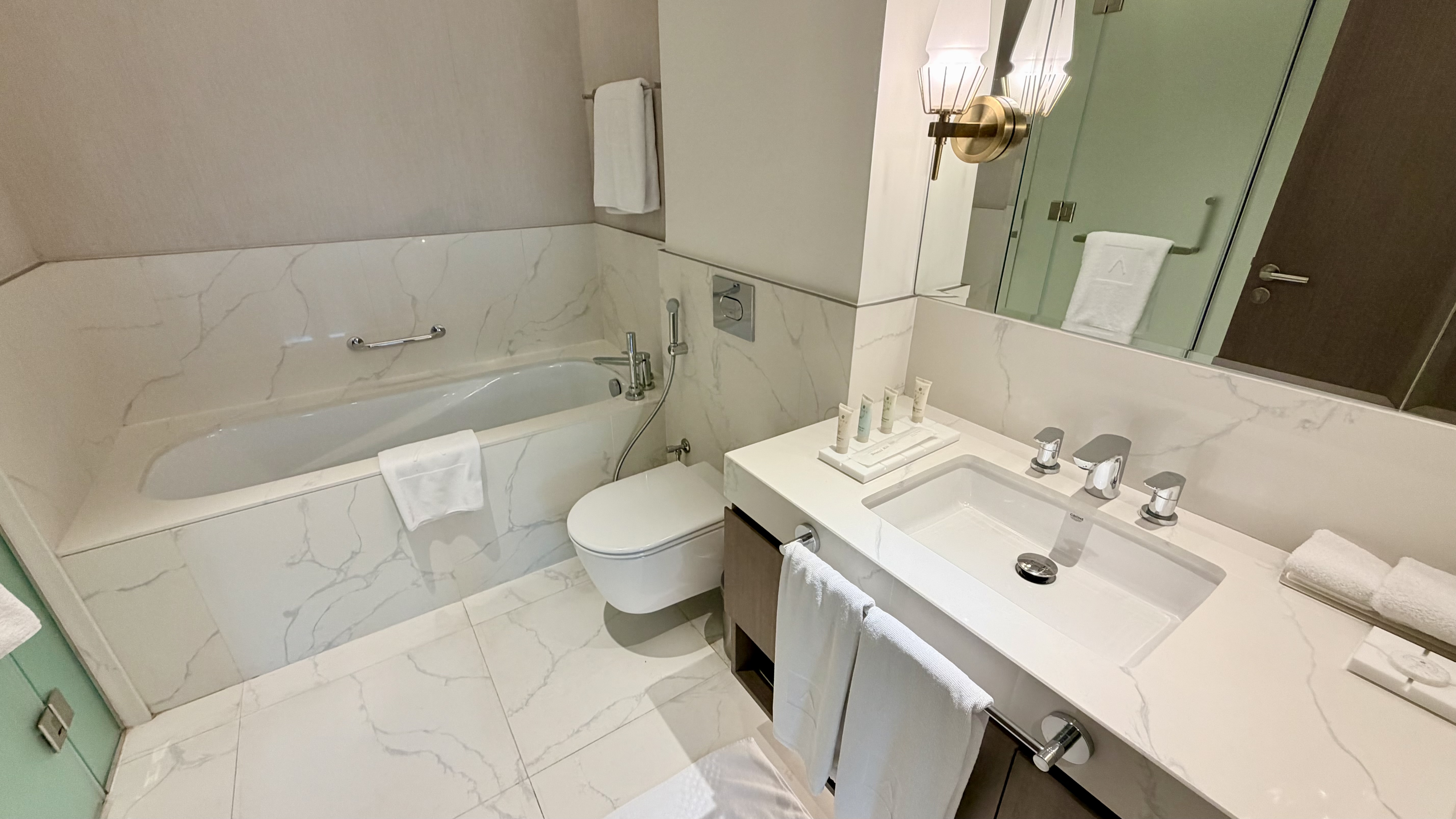 Luxury 1 Bedroom Apartment | Beach Access