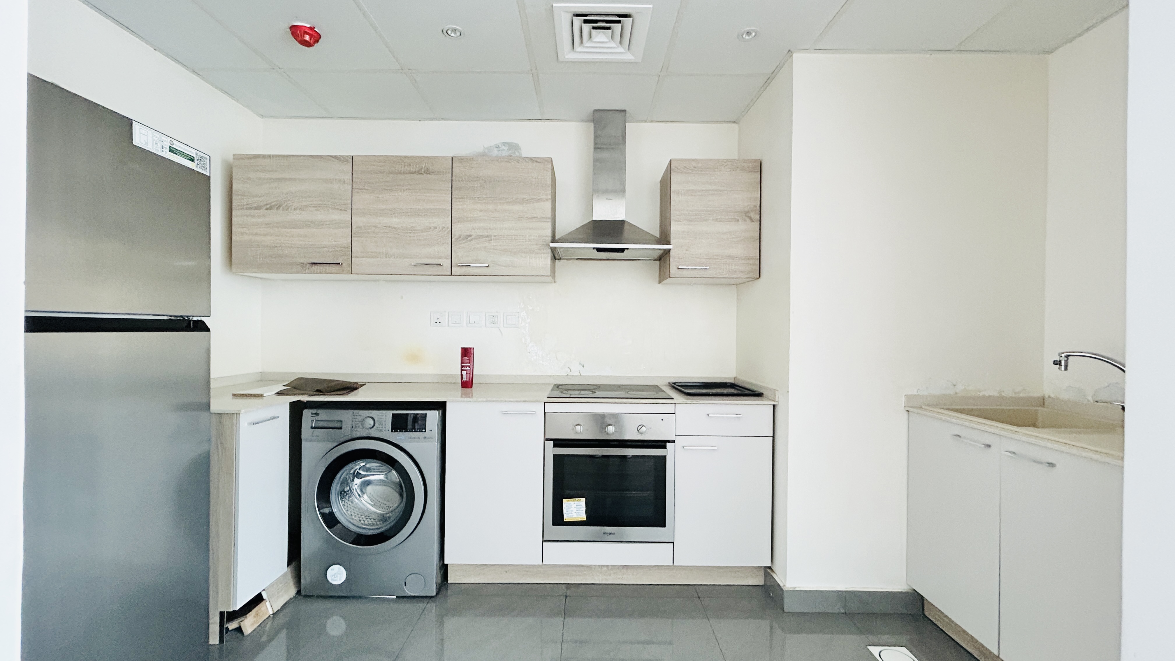 MODERN | SPACIOUS ROOM | GREAT AMENITIES | BALCONY
