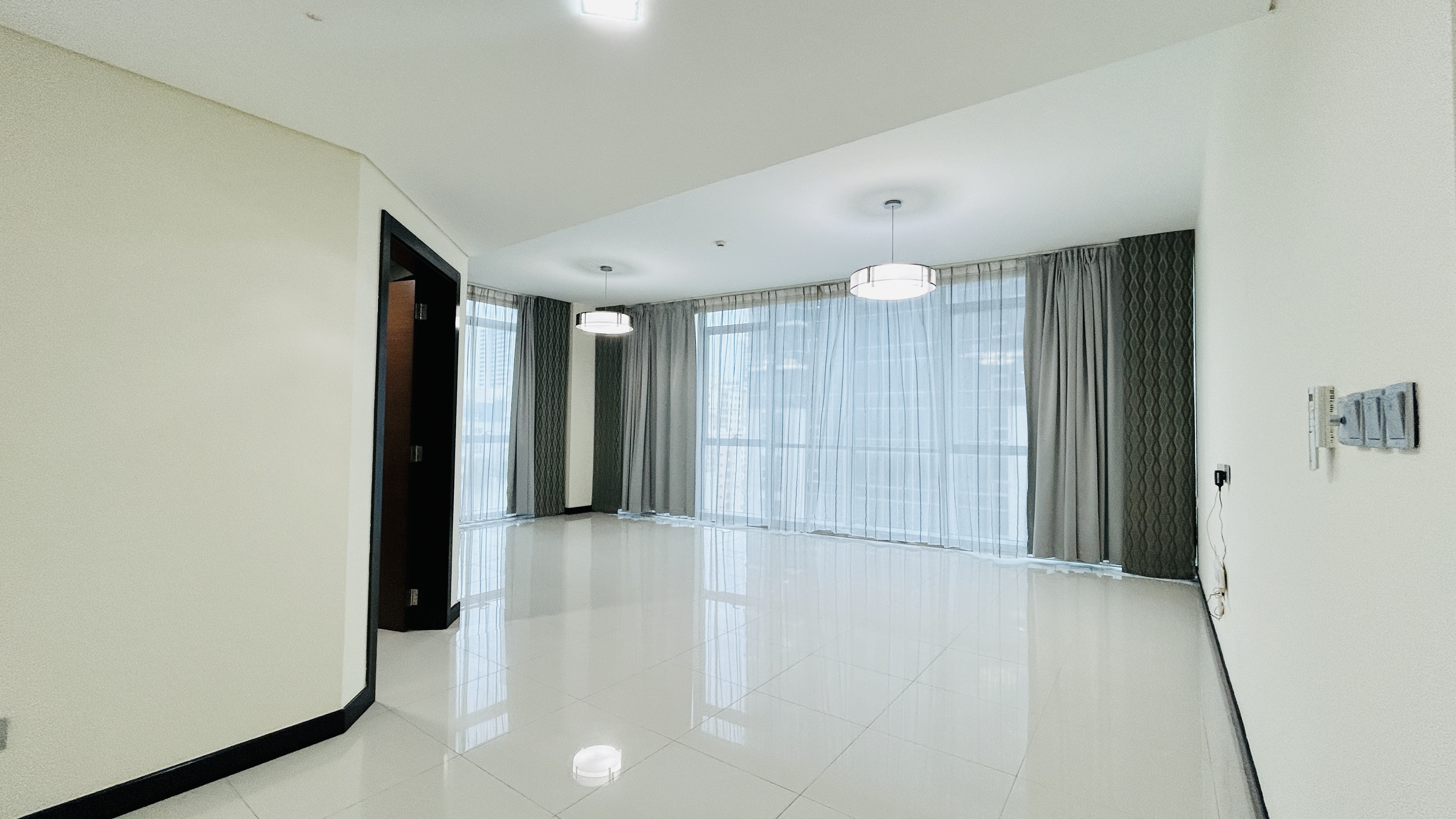 MODERN | CITY VIEW | BRIGHT LIGHT | HIGH END AMENITIES