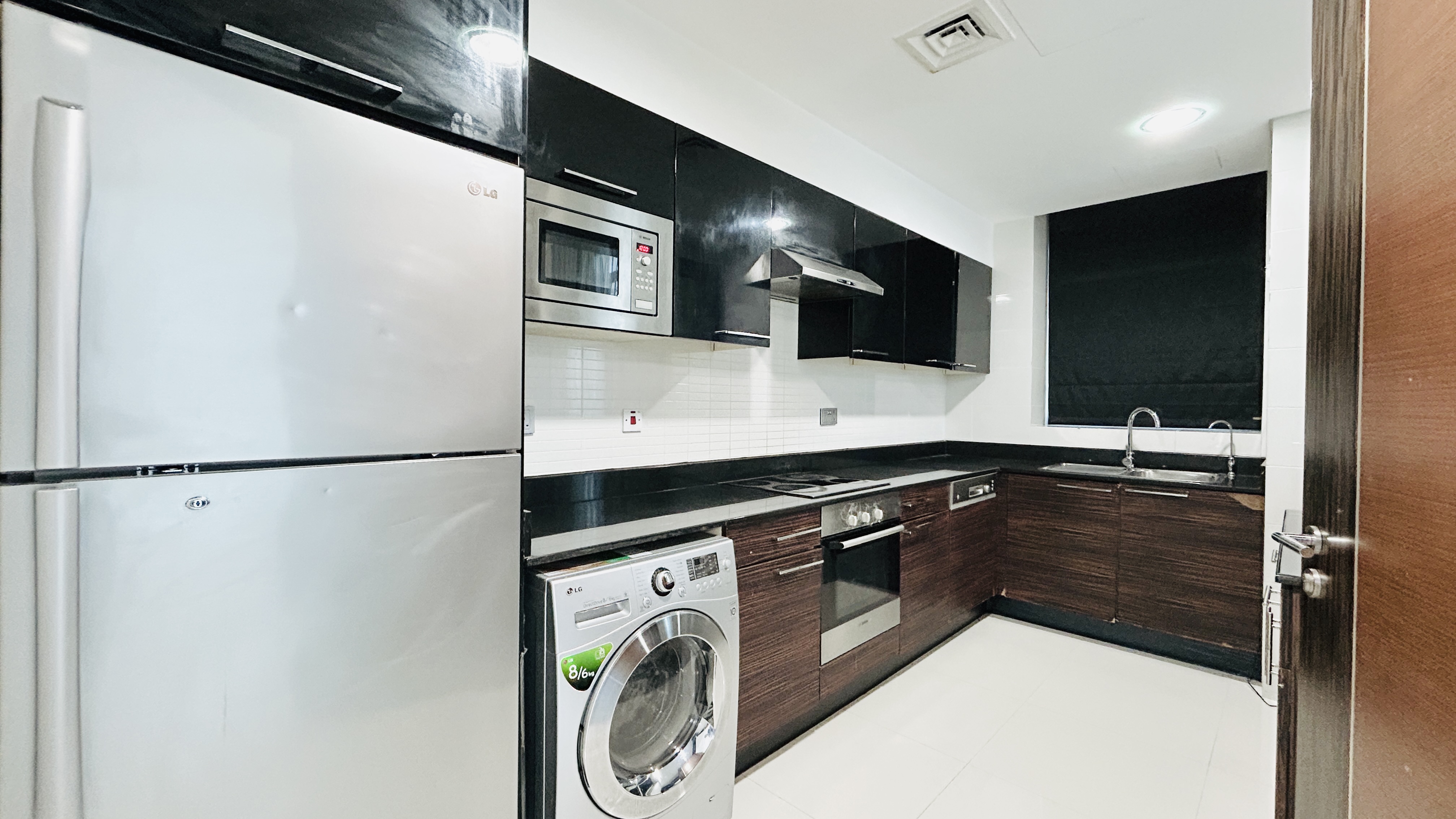 MODERN | CITY VIEW | BRIGHT LIGHT | HIGH END AMENITIES