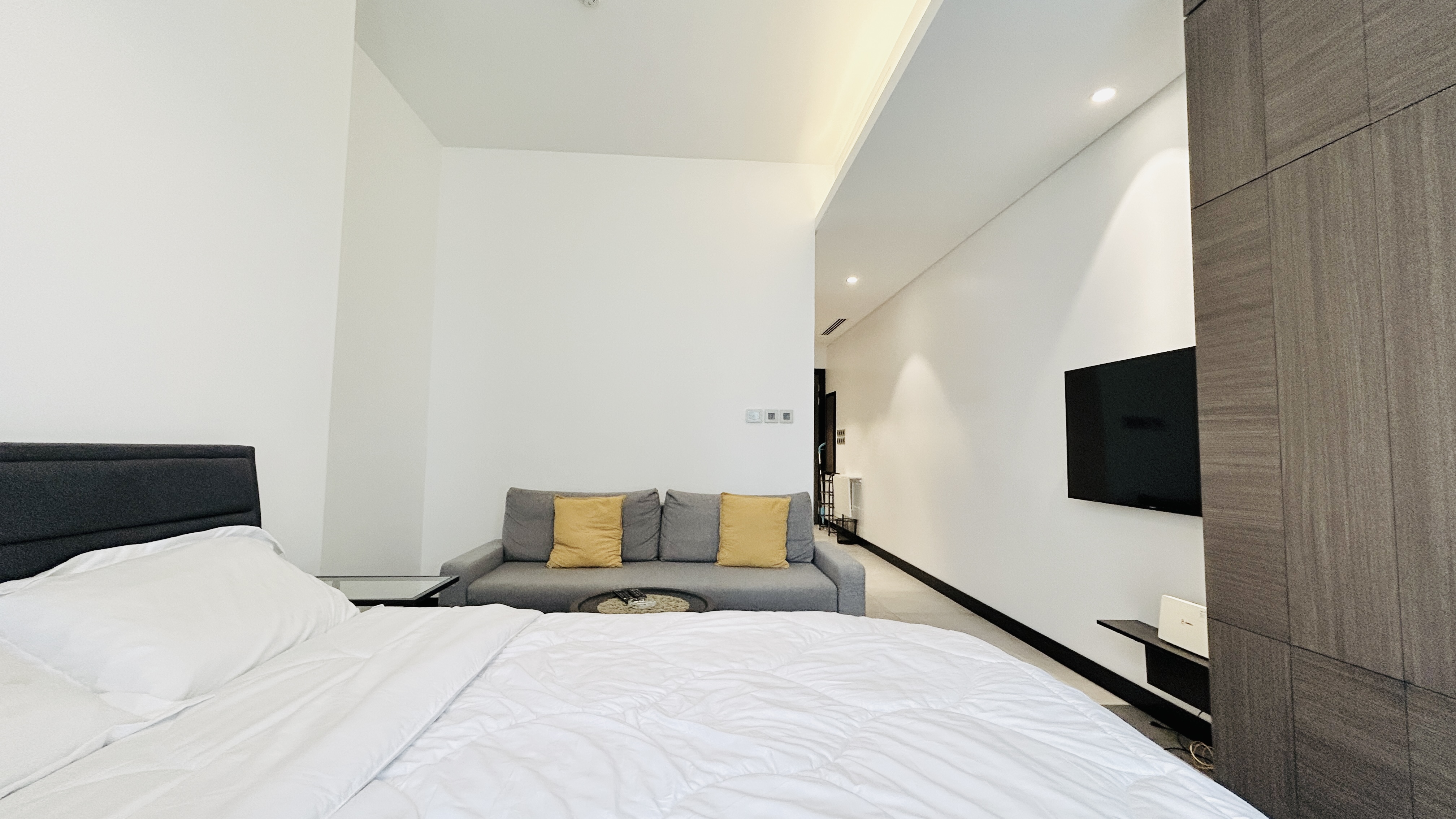 HIGH END AMENITIES | MODERN | CITY VIEW | BALCONY