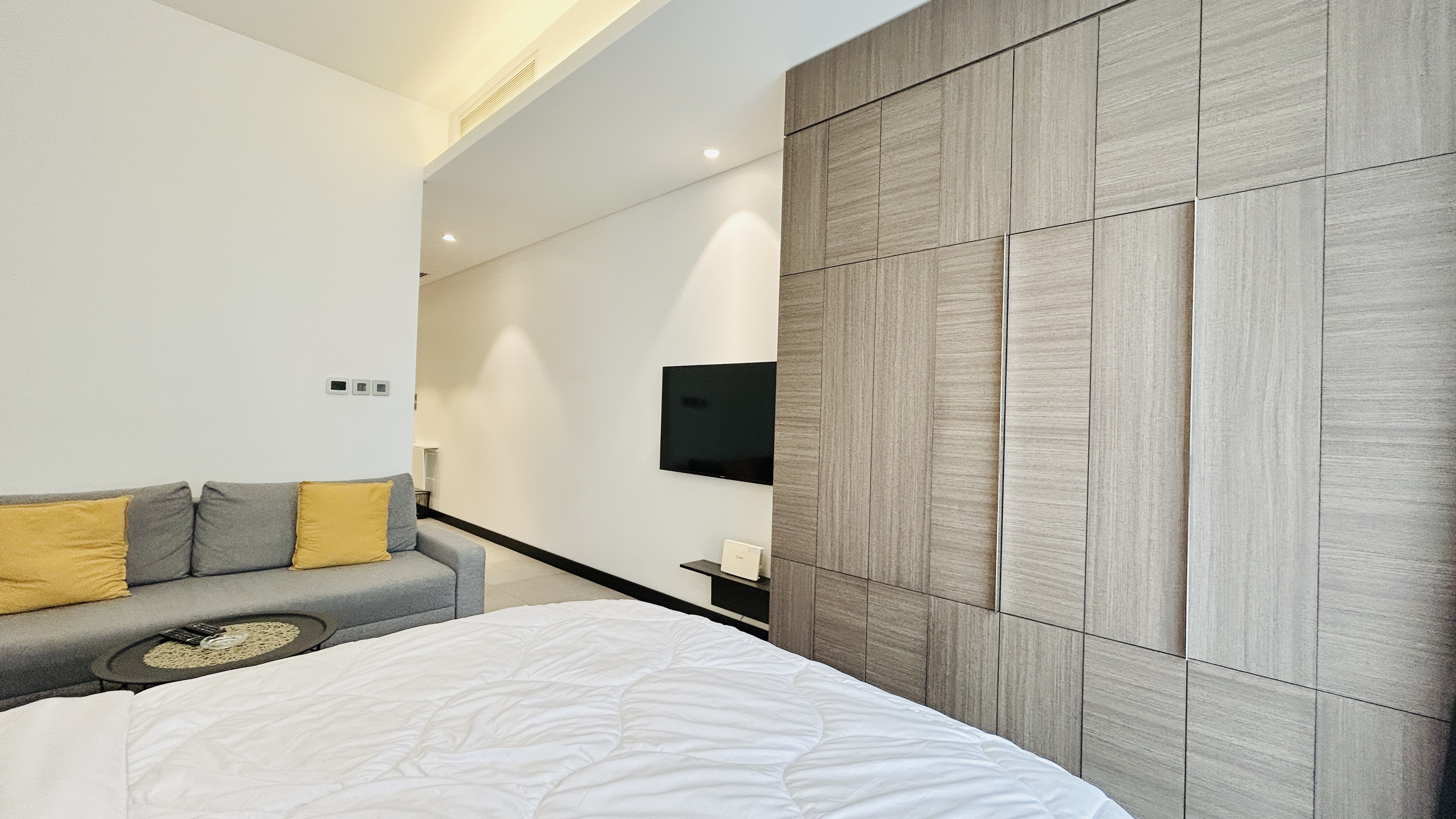 HIGH END AMENITIES | MODERN | CITY VIEW | BALCONY