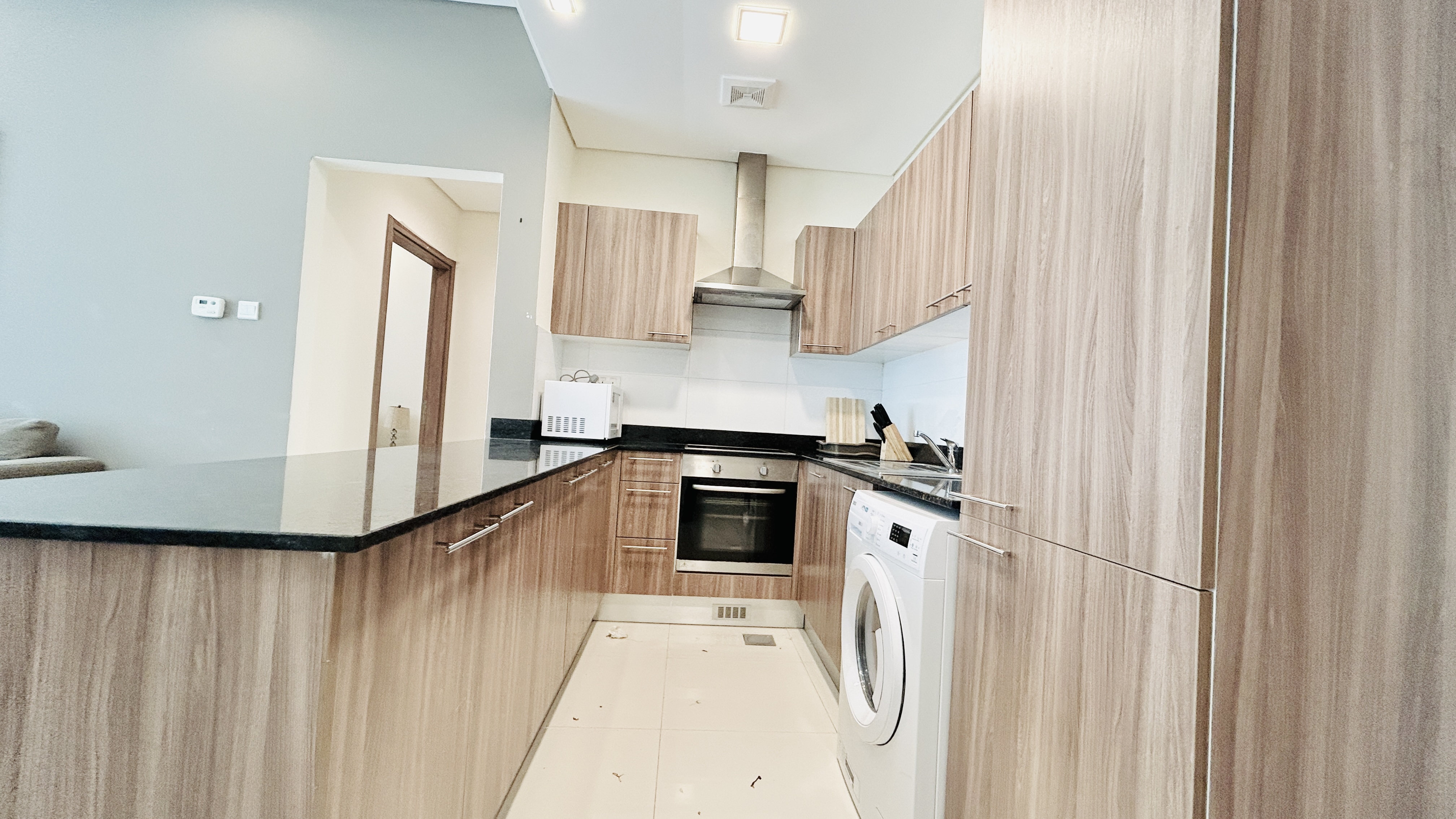 BALCONY | MODERN | CITY VIEW | SPACIOUS ROOMS 