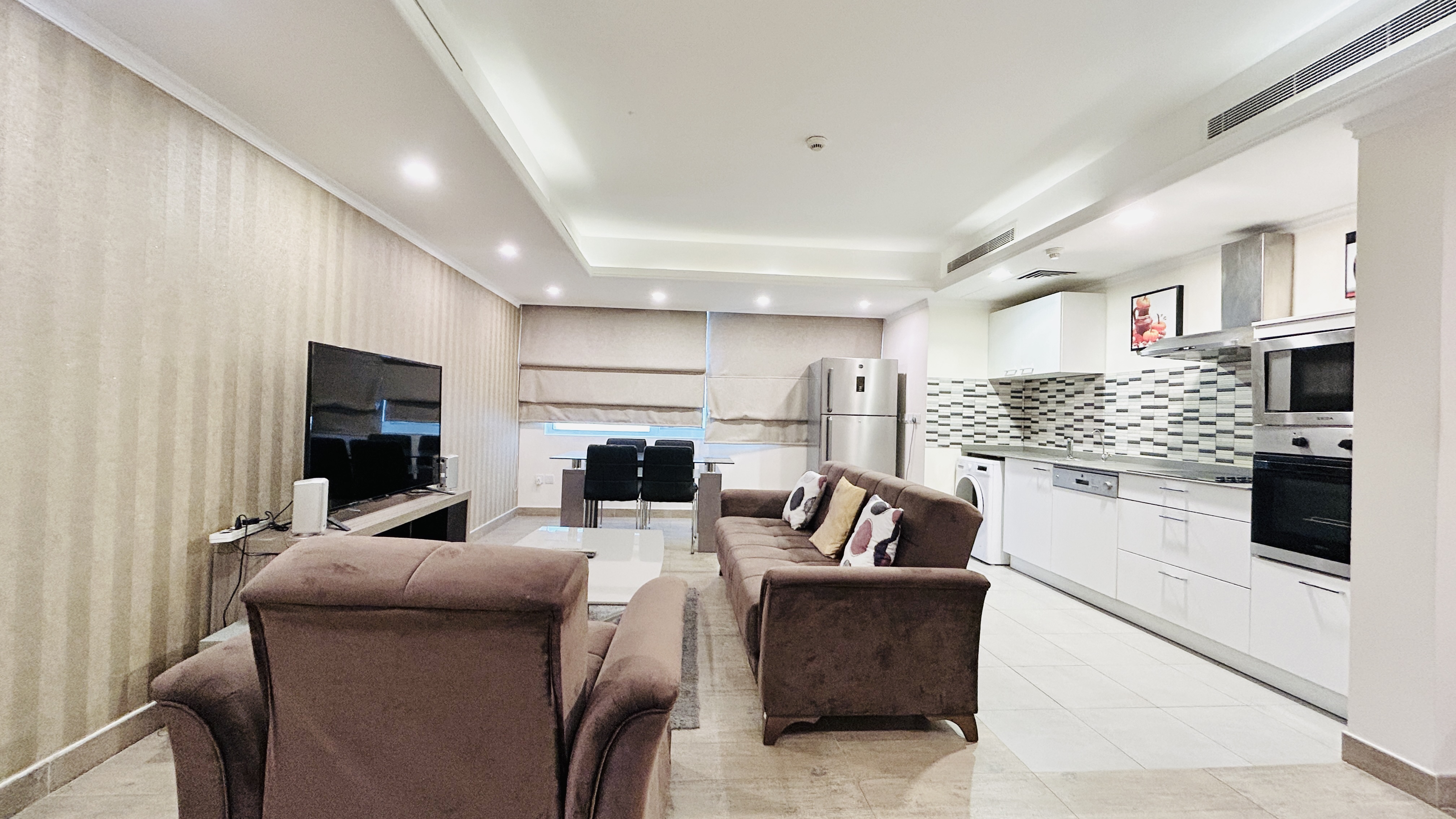 AMENITIES | SPACIOUS | CITYVIEW  | BRIGHT LIGHTING