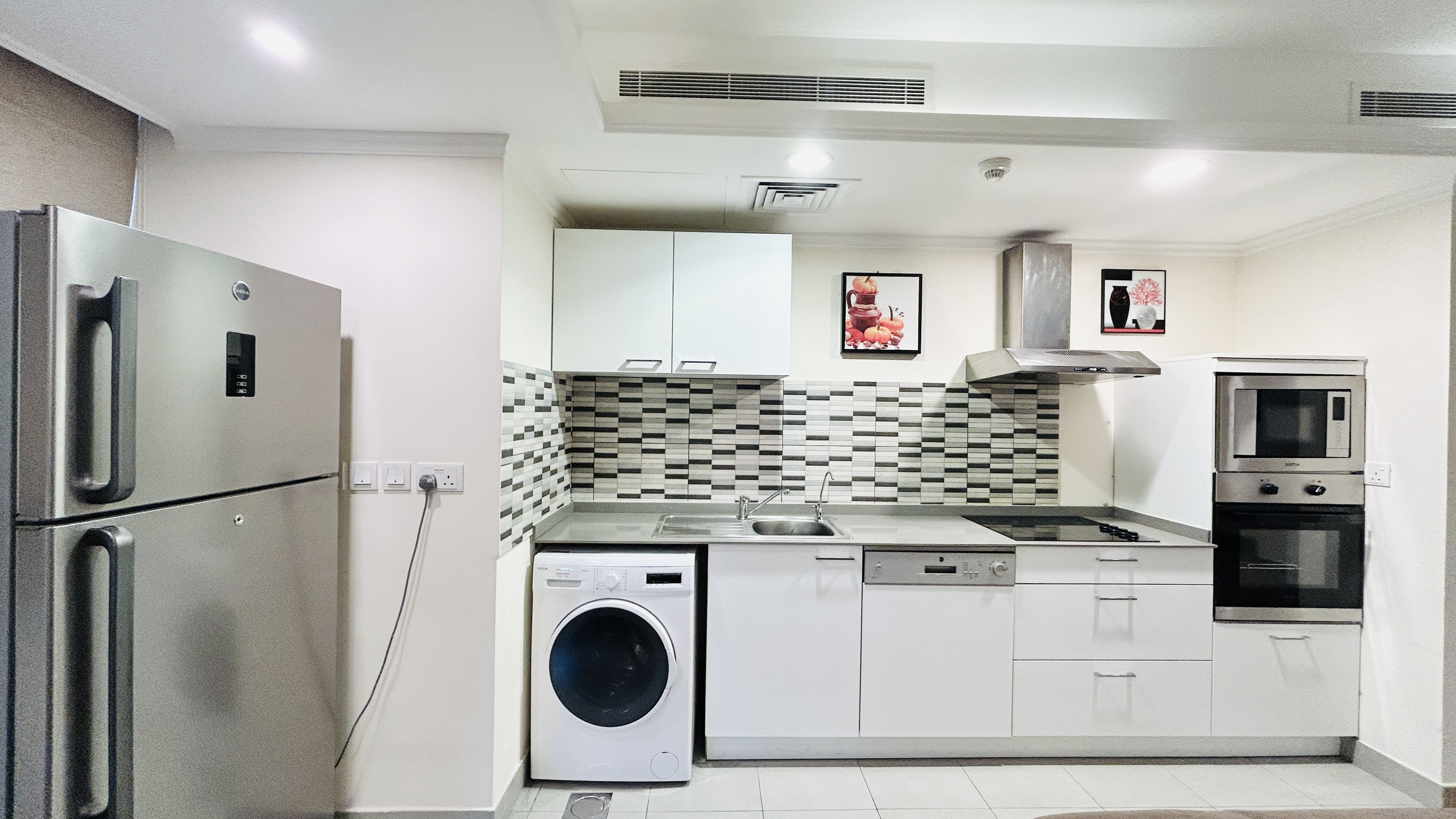 AMENITIES | SPACIOUS | CITYVIEW  | BRIGHT LIGHTING