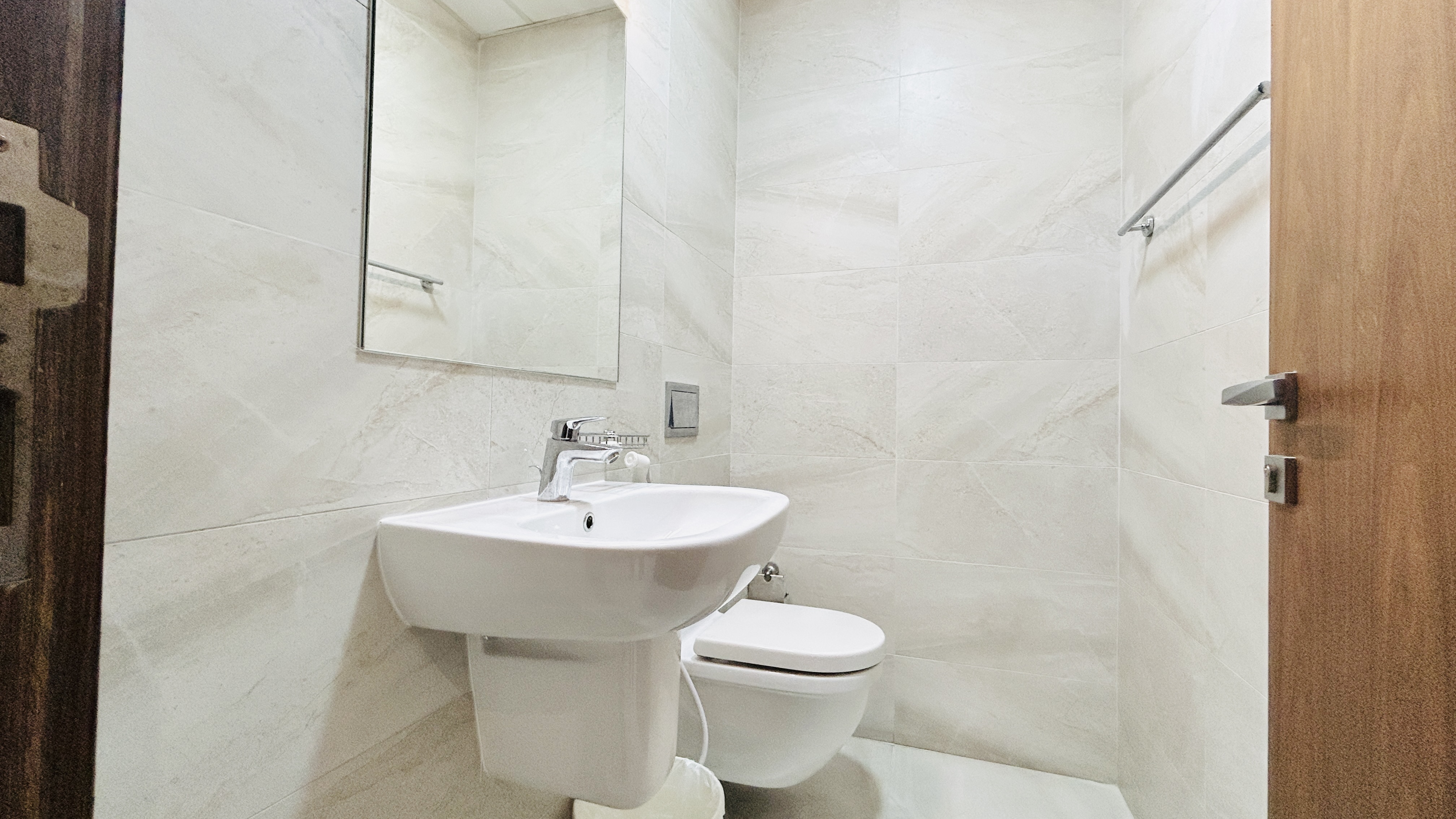 AMENITIES | BALCONY | CITYVIEW | SPACIOUS ROOMS 