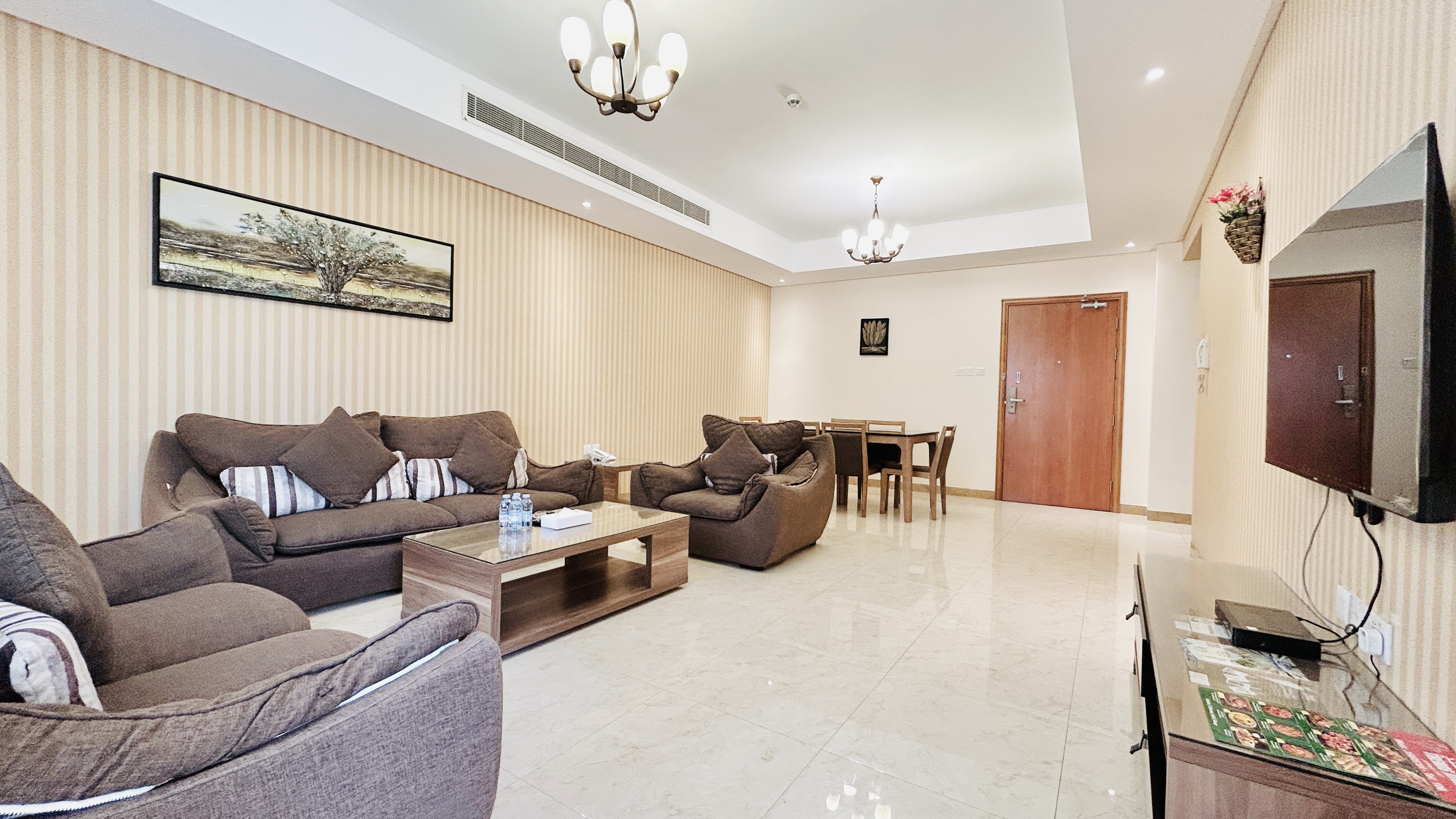 SPACIOUS ROOMS | AMENITIES | BALCONY | CITYVIEW