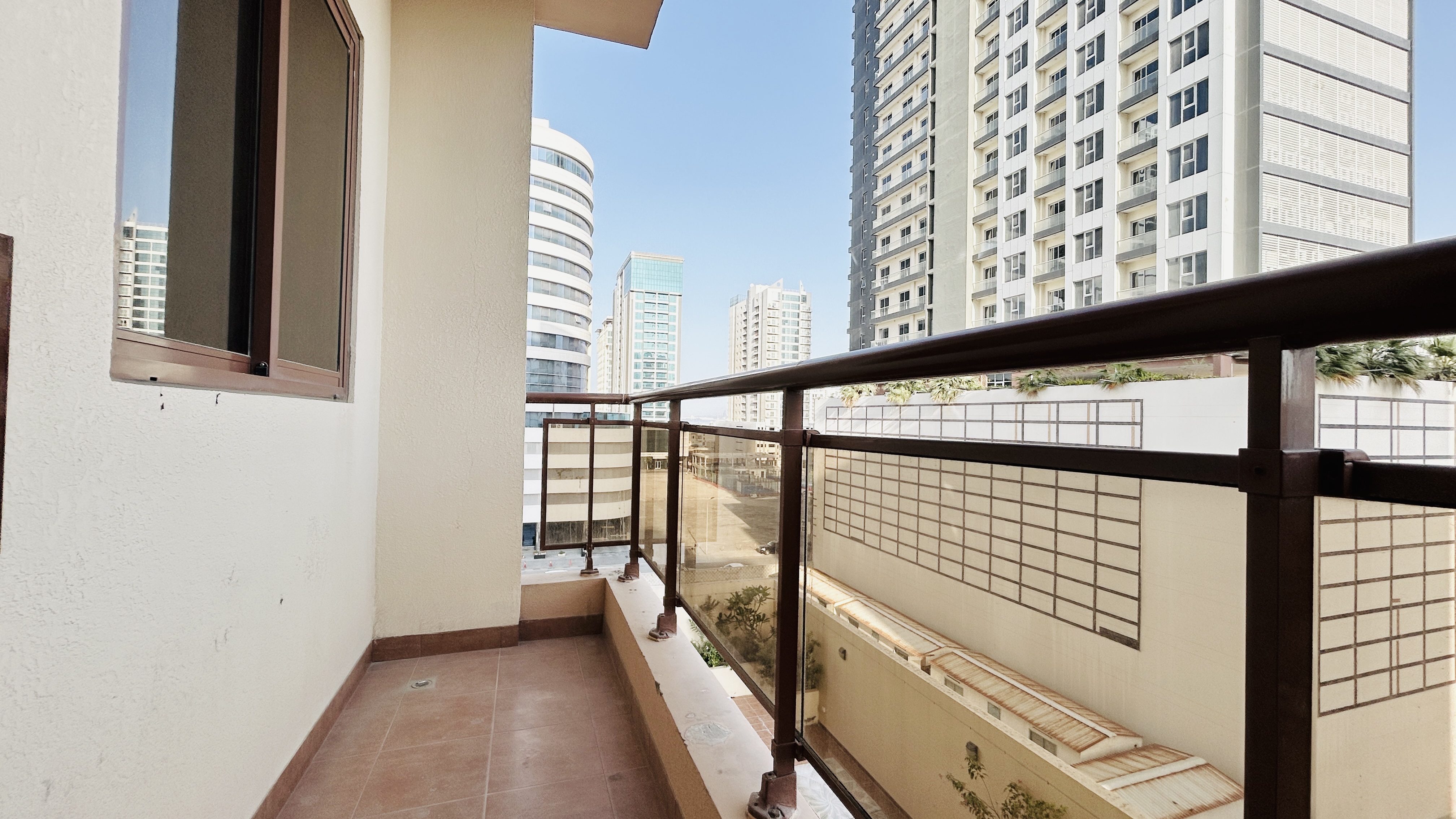 SPACIOUS ROOMS | AMENITIES | BALCONY | CITYVIEW
