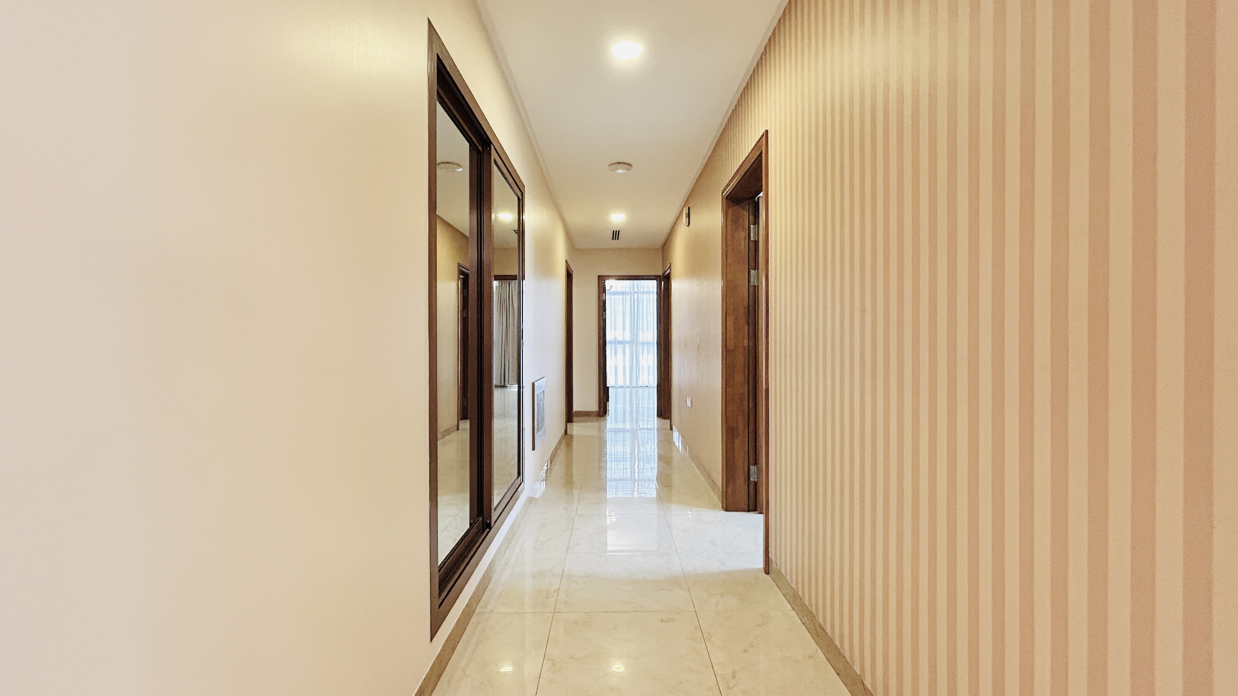 SPACIOUS ROOMS | AMENITIES | BALCONY | CITYVIEW