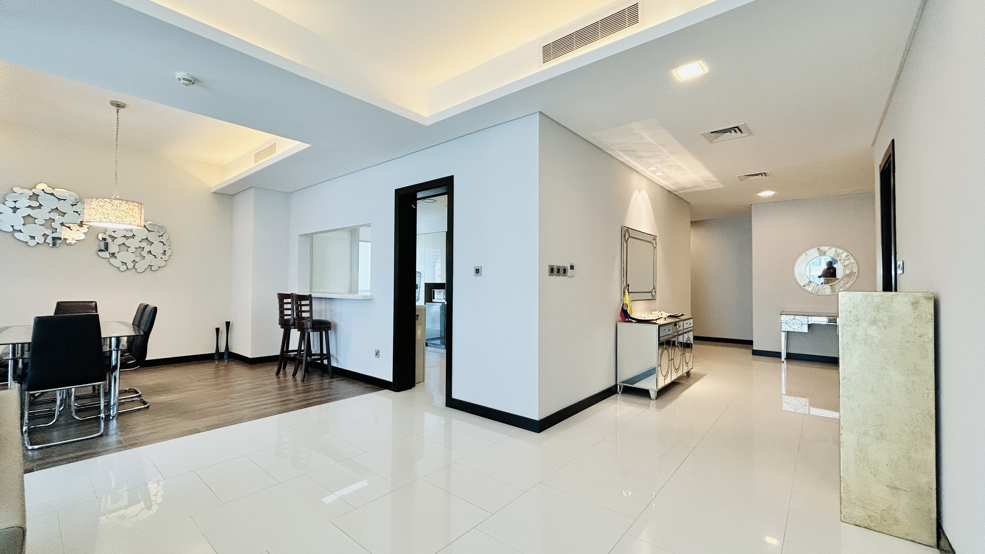 PARTIAL SEA/CITY VIEW | MODERN | SPACIOUS ROOMS