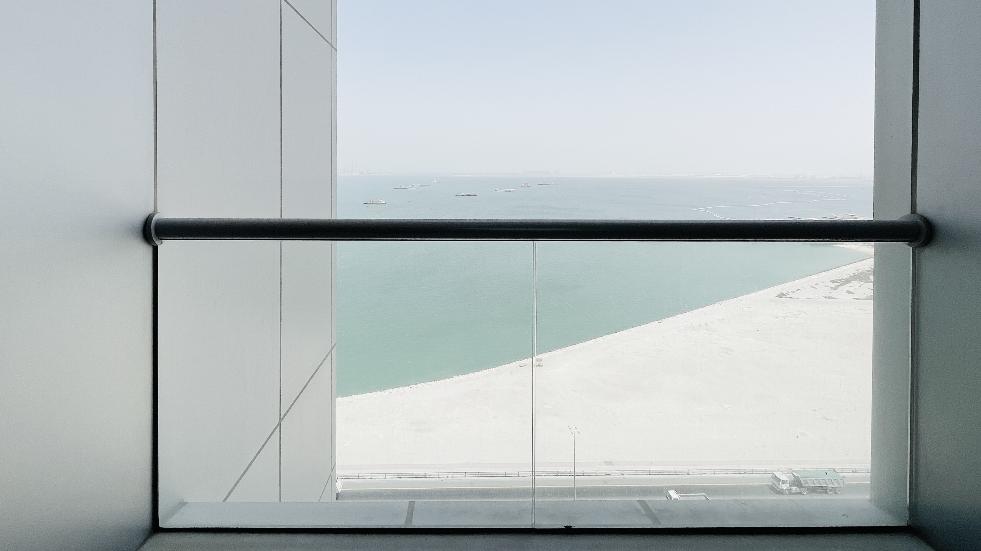 MODERN | SEAVIEW | SPACIOUS ROOMS | GREAT FACILITIES