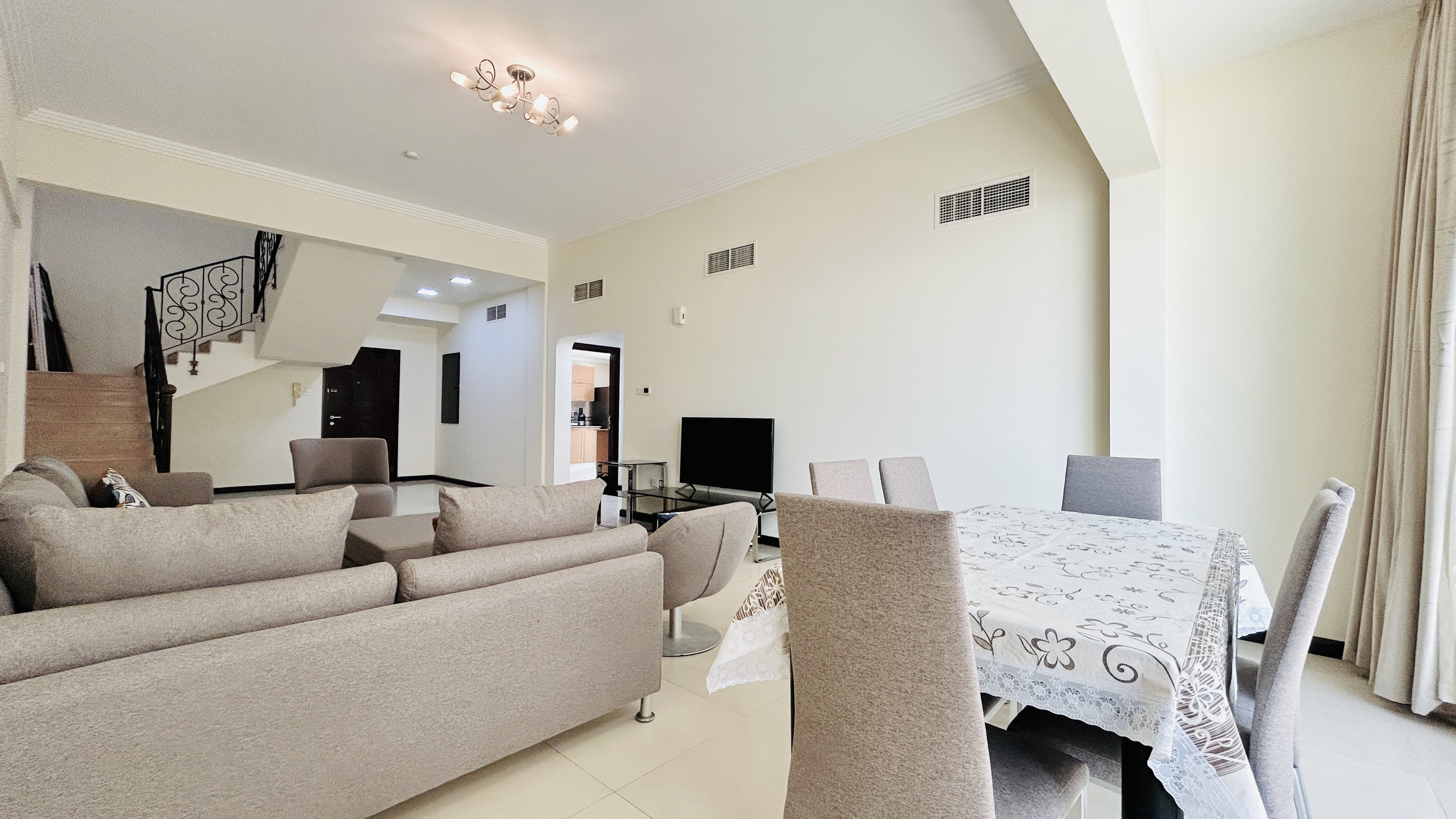 DUPLEX | SPACIOUS ROOMS | BALCONY | AMENITIES | MODERN