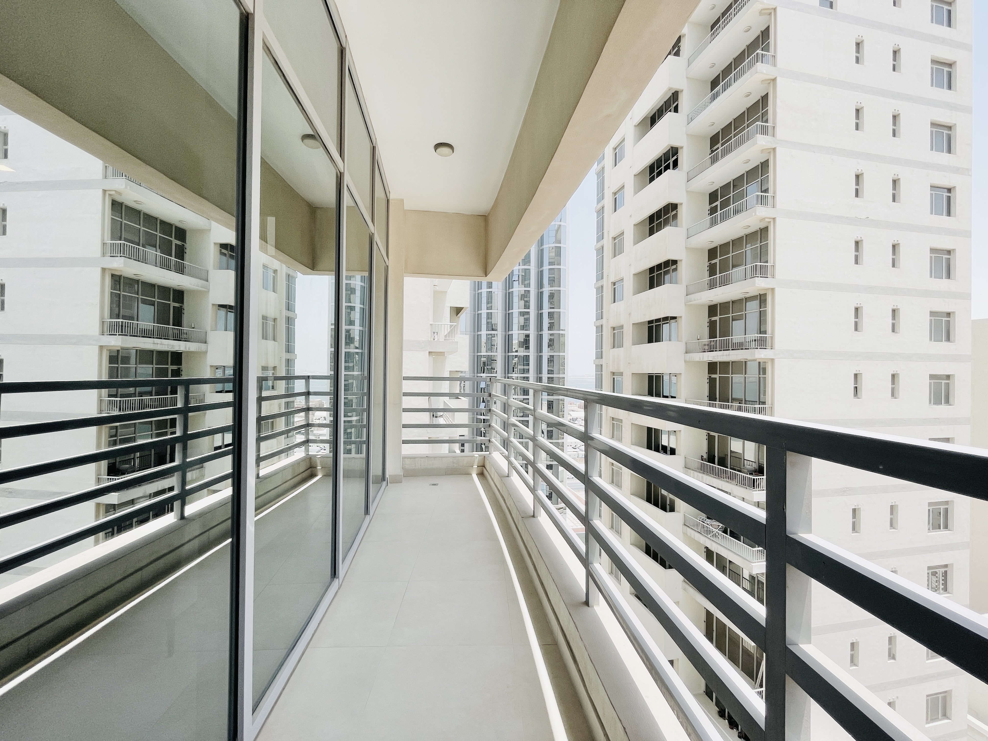 BALCONY | CITYVIEW | MODERN | SPACIOUS ROOMS 