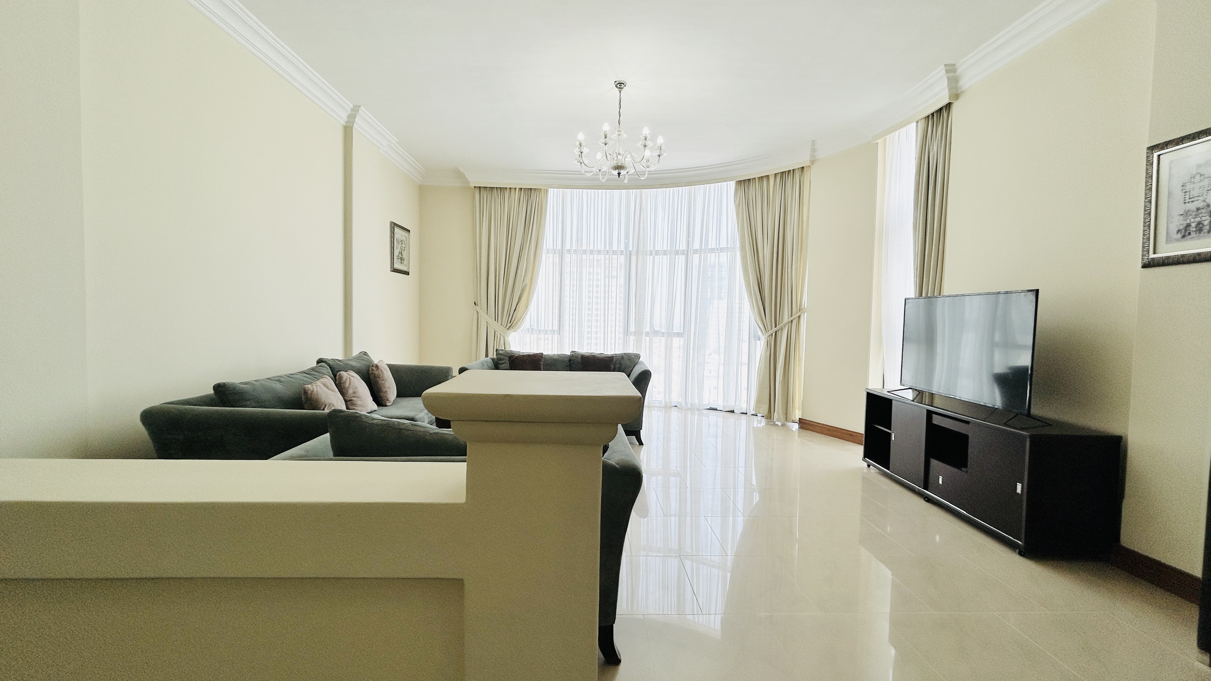 MODERN | HIGH-END AMENITIES | SPACIOUS | CITY VIEW