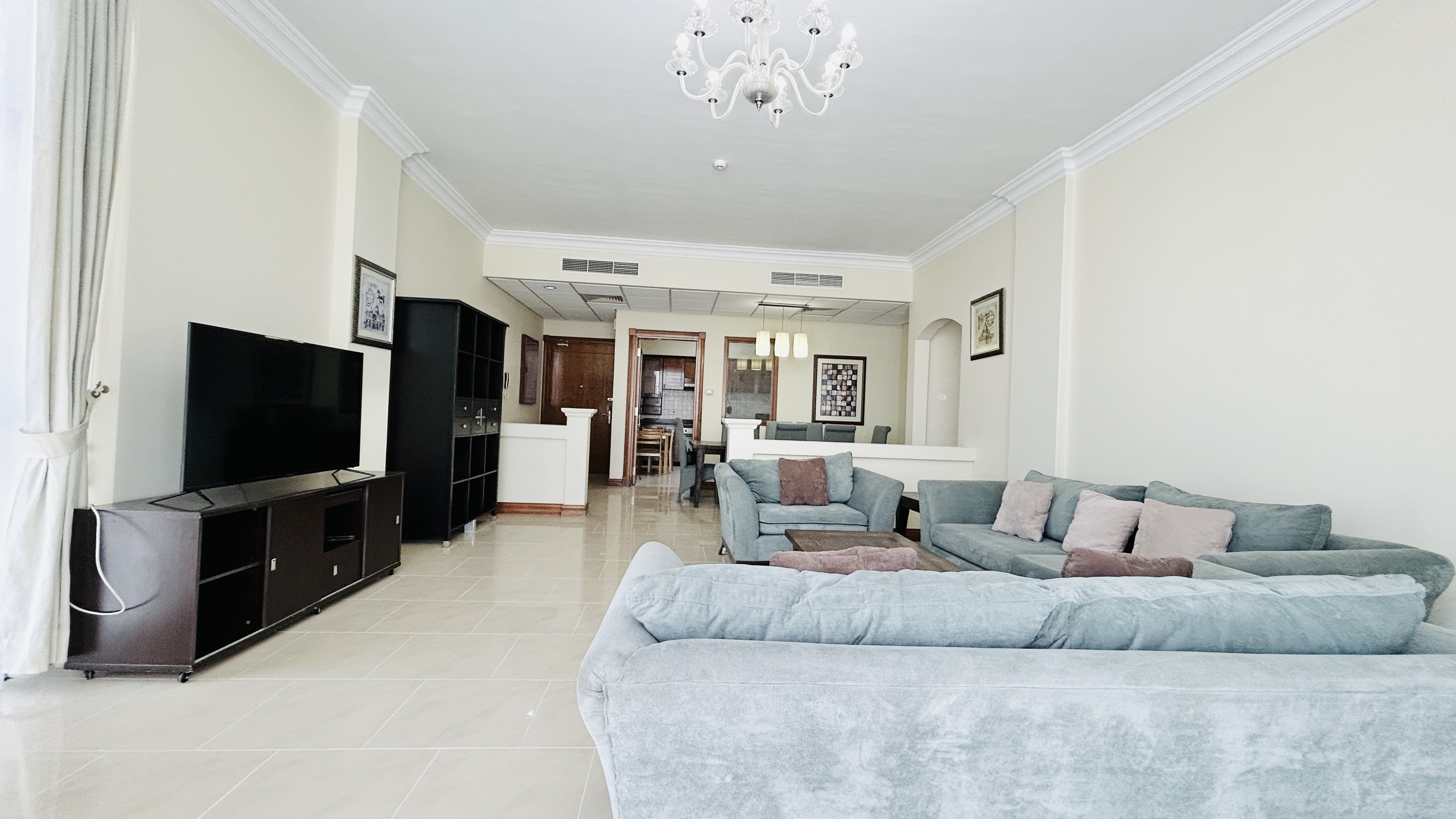 MODERN | HIGH-END AMENITIES | SPACIOUS | CITY VIEW