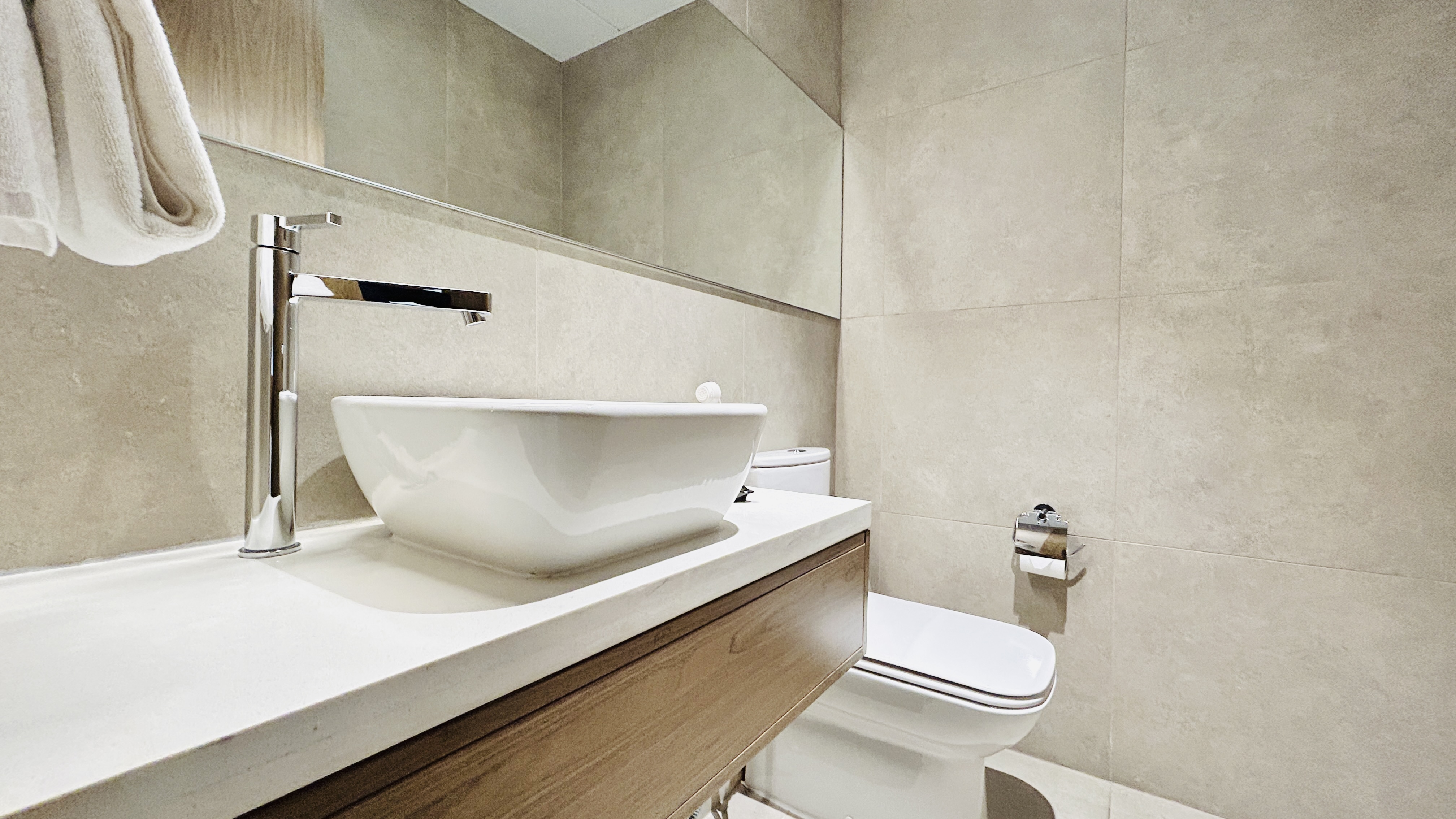 LUXURY | HIGH END AMENITIES | SPACIOUS | CITY VIEW