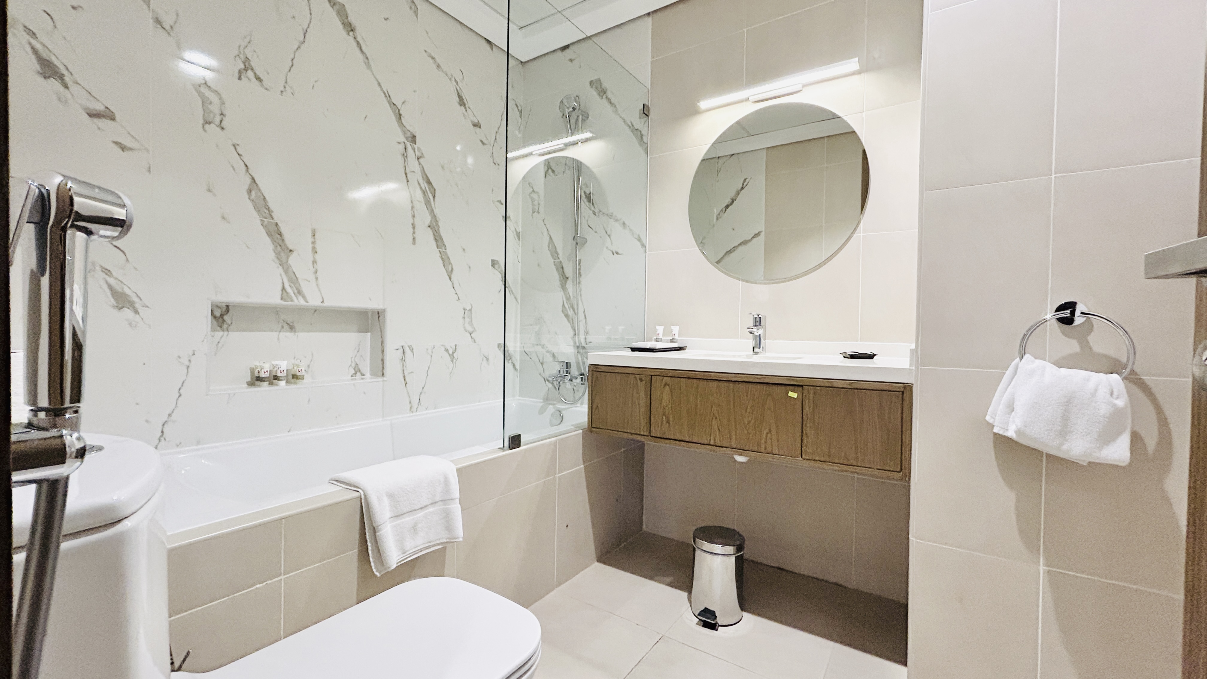 LUXURY | HIGH-END AMENITIES | SPACIOUS | CITY VIEW