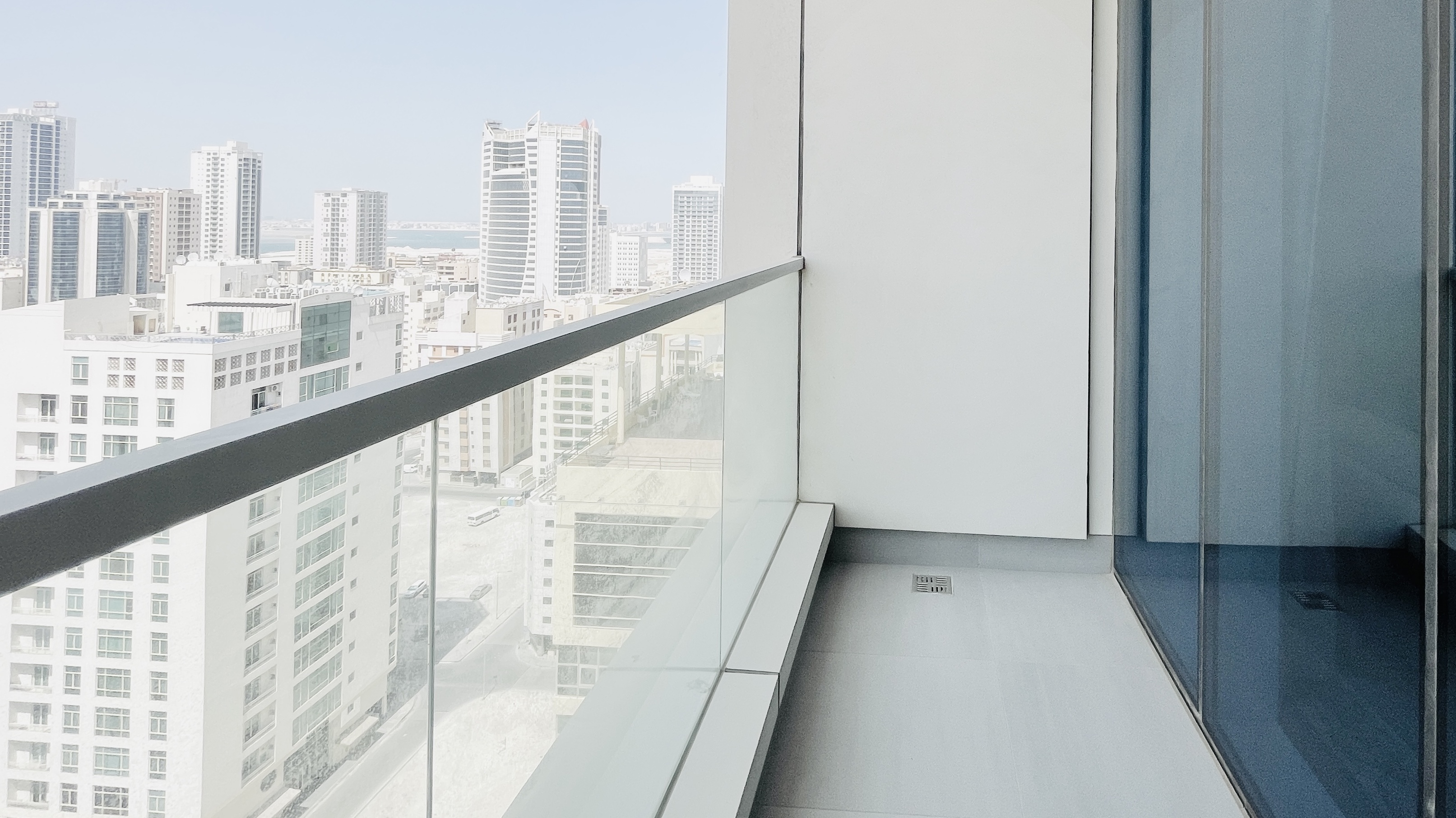 LUXURY | CITYVIEW | SPACIOUS ROOMS | AMENITIES