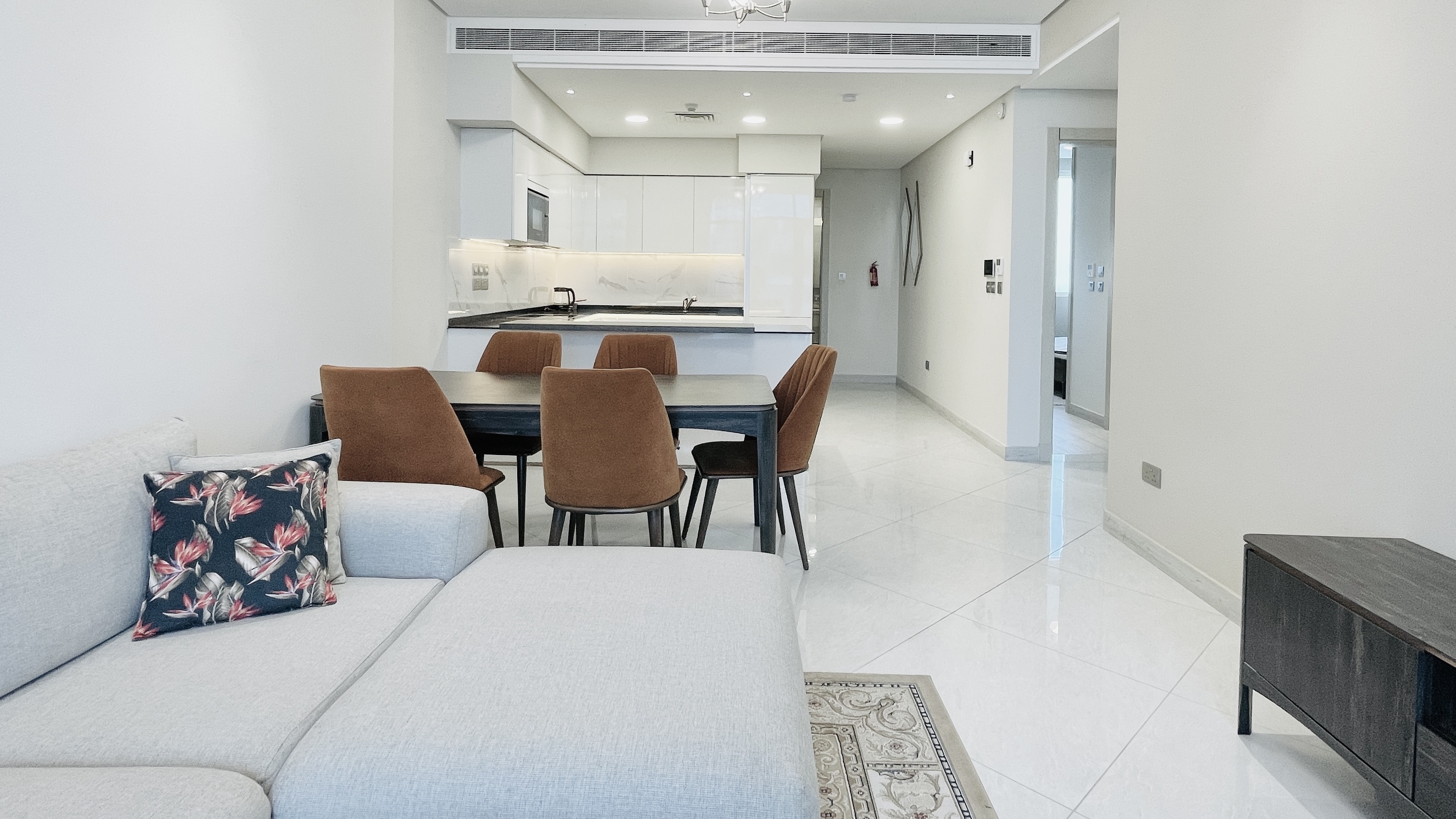 LUXURY | CITYVIEW | SPACIOUS ROOMS | AMENITIES