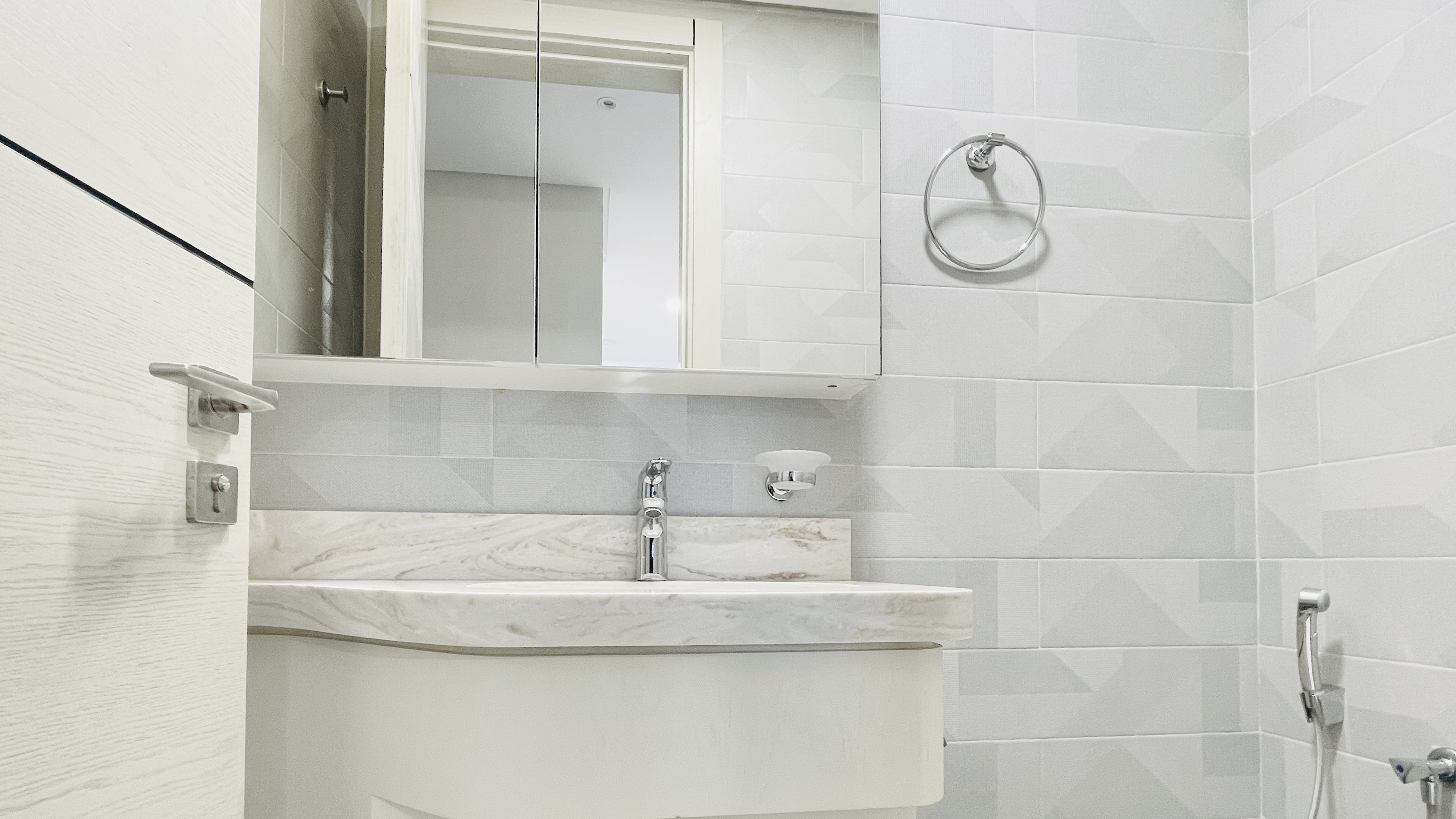 LUXURY | CITYVIEW | SPACIOUS ROOMS | AMENITIES