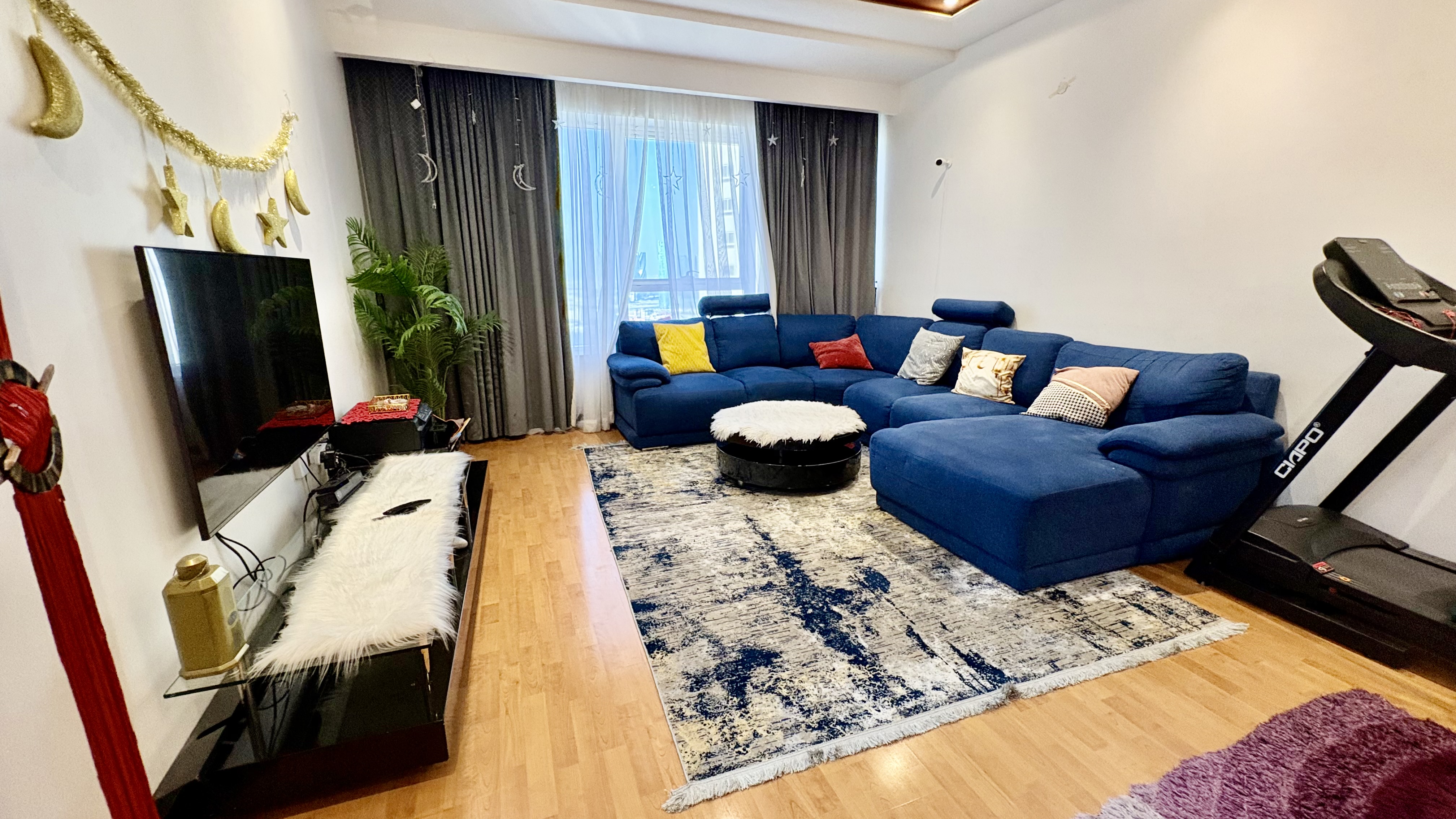 Luxurious 3-Bed Sea & City View Apt in Sanabis