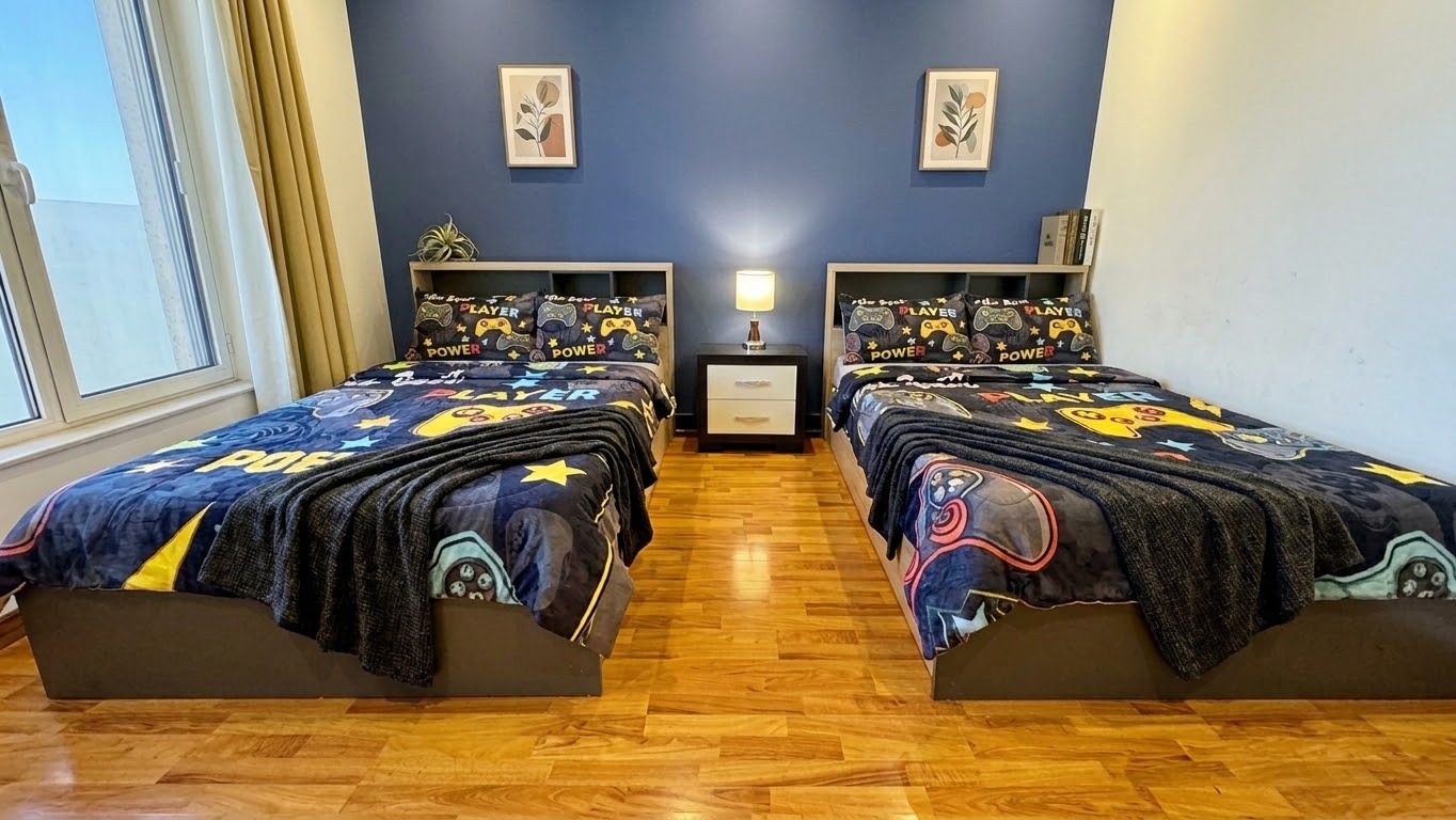 Luxurious 3-Bed Sea & City View Apt in Sanabis