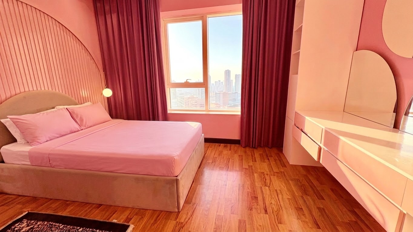 Luxurious 3-Bed Sea & City View Apt in Sanabis