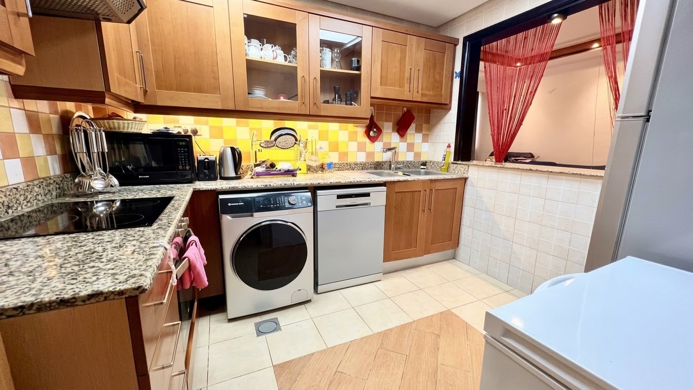 Luxurious 3-Bed Sea & City View Apt in Sanabis