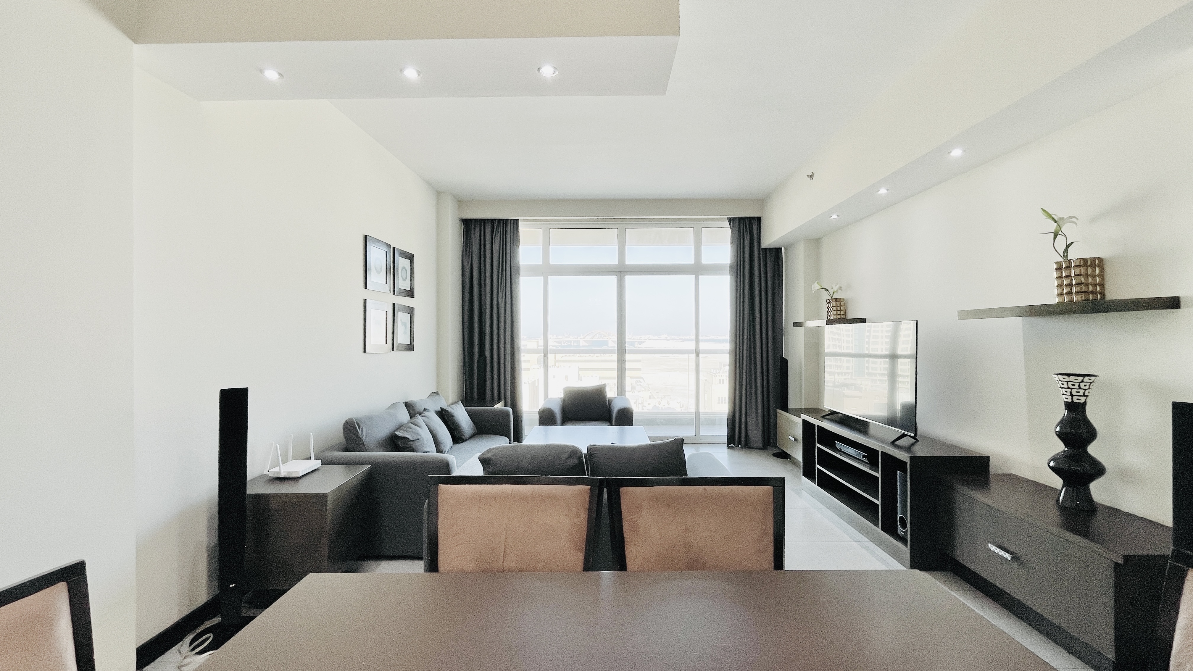MODERN | CITY VIEW |SPACIOUS ROOMS | GREAT FACILITIES