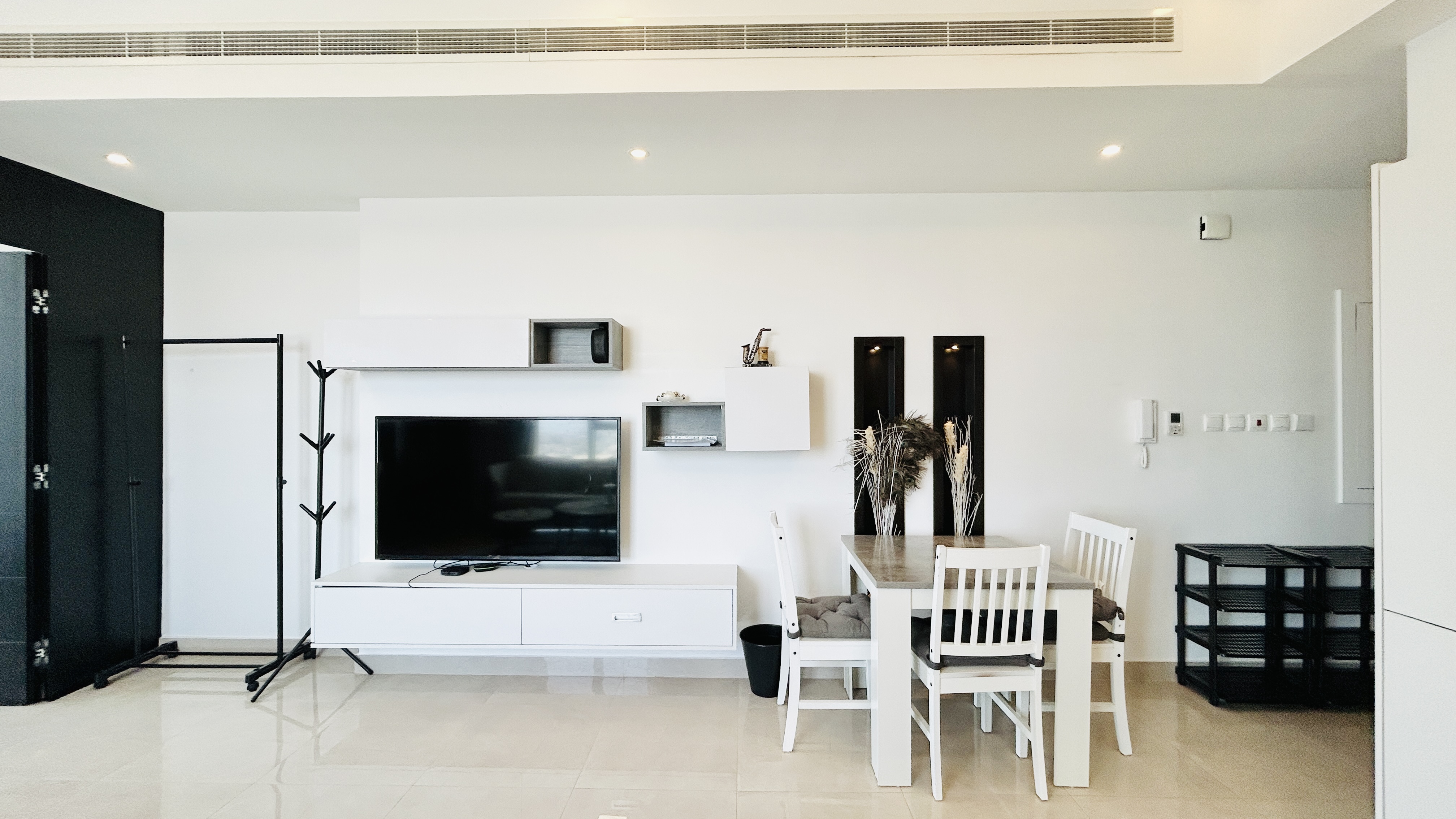 MODERN | FULL CITY VIEW | SPACIOUS ROOM | AMENITIES