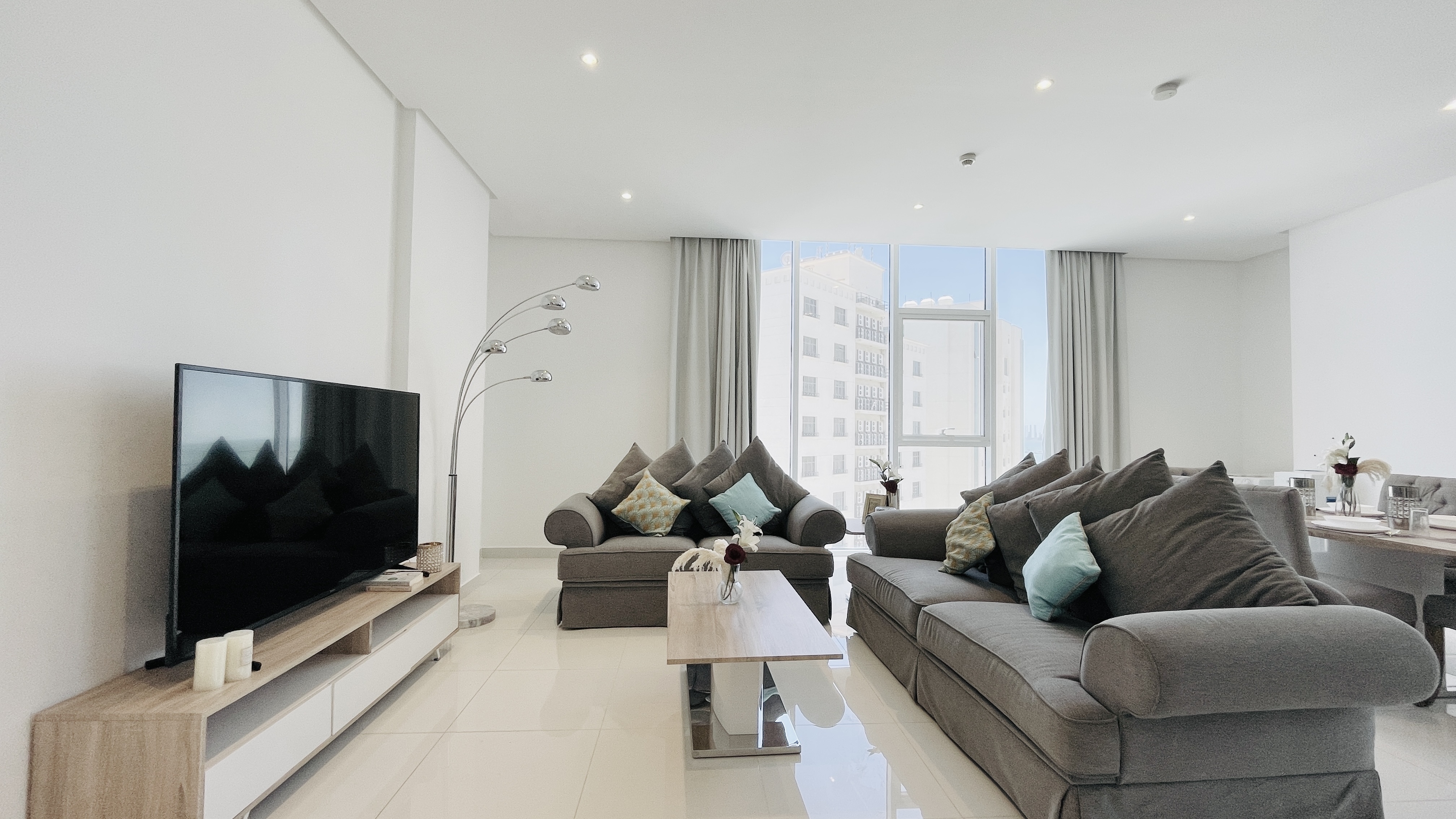 CITY VIEW | MODERN | SPACIOUS ROOMS | AMENITIES
