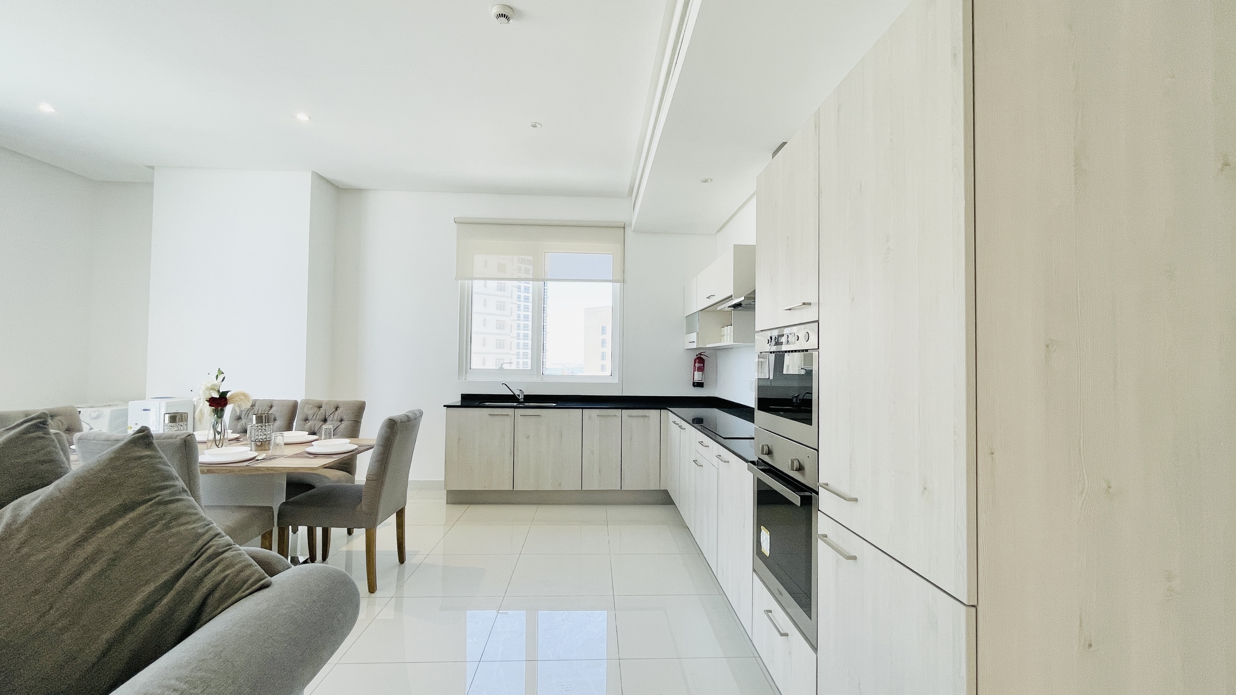 CITY VIEW | MODERN | SPACIOUS ROOMS | AMENITIES