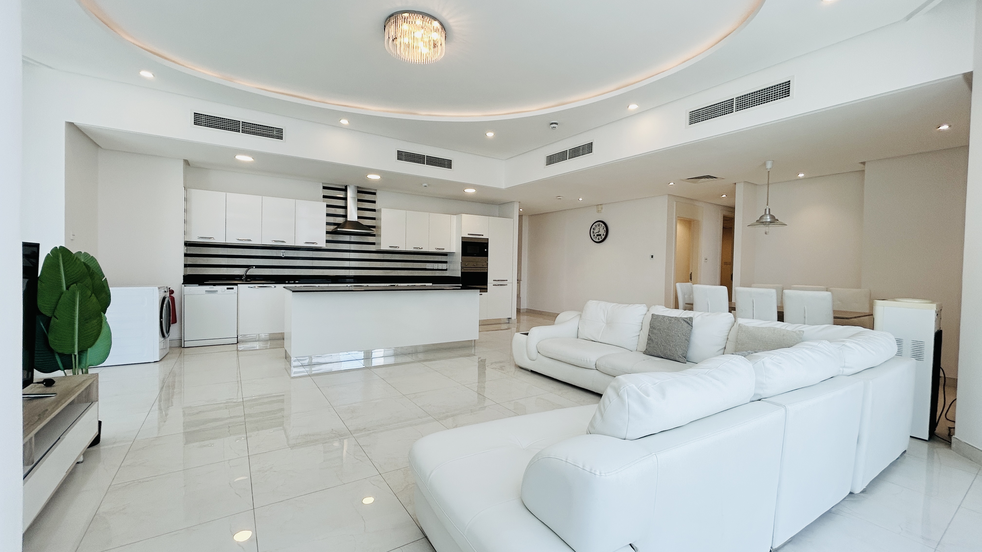 BRIGHT LIGHT | SPACIOUS | MAID ROOM | GREAT AMENITIES