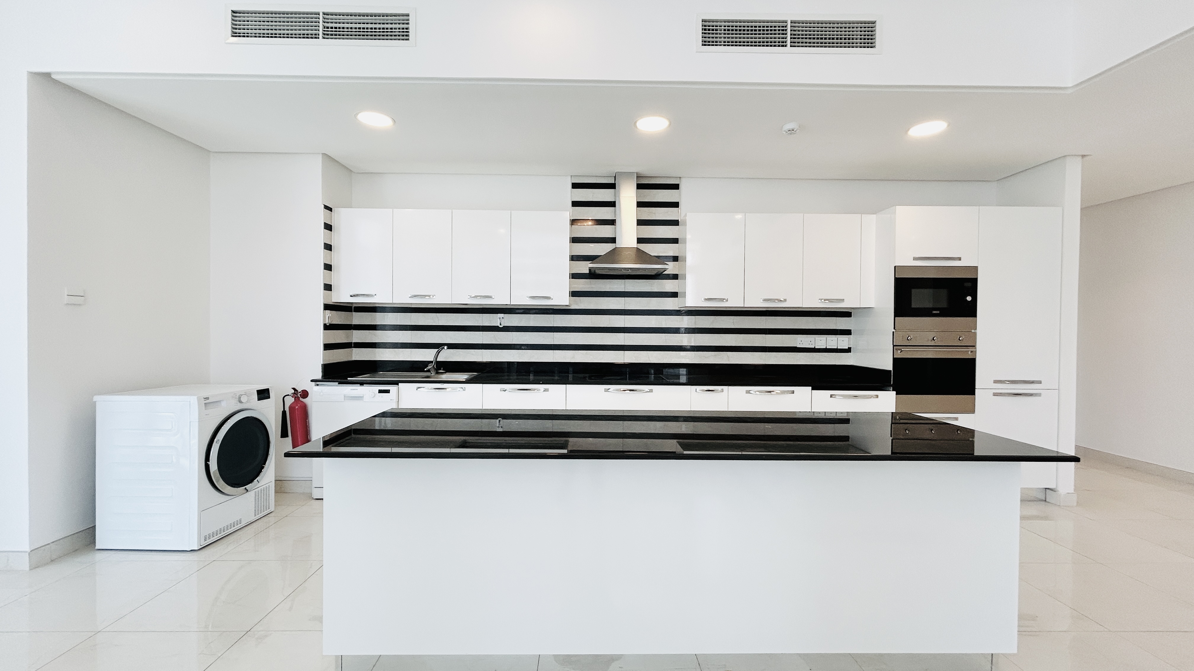 BRIGHT LIGHT | SPACIOUS | MAID ROOM | GREAT AMENITIES