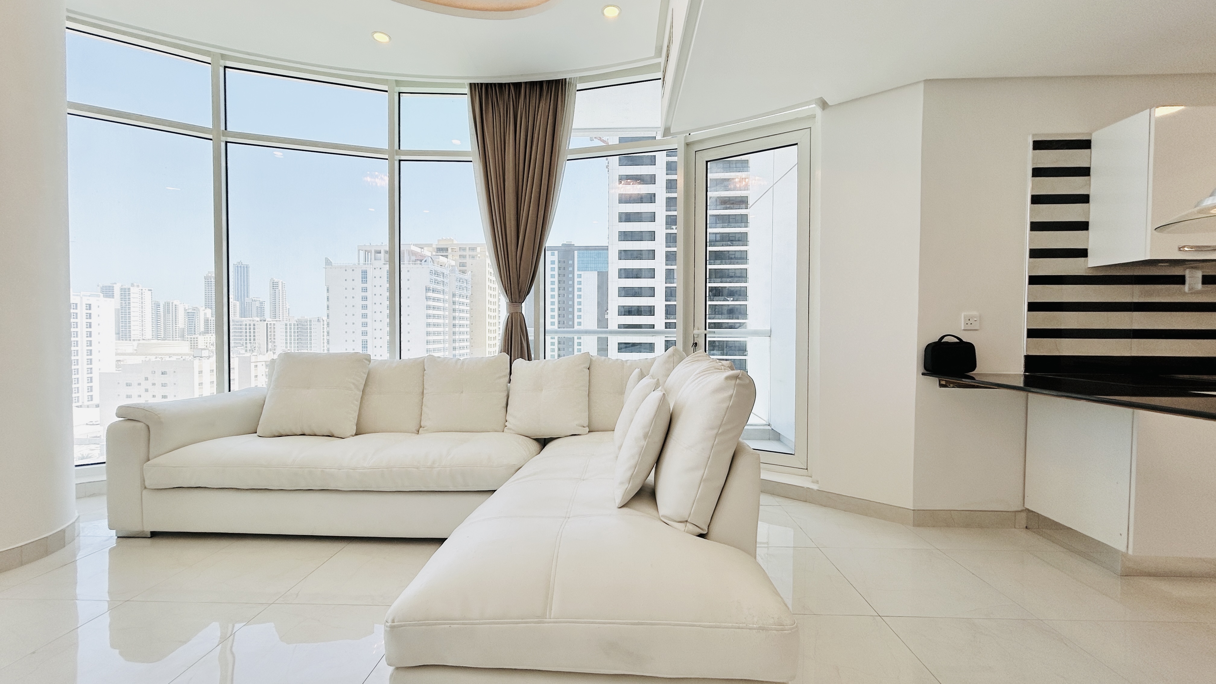 SPACIOUS ROOM | GREAT VIEW | GREAT AMENITIES 
