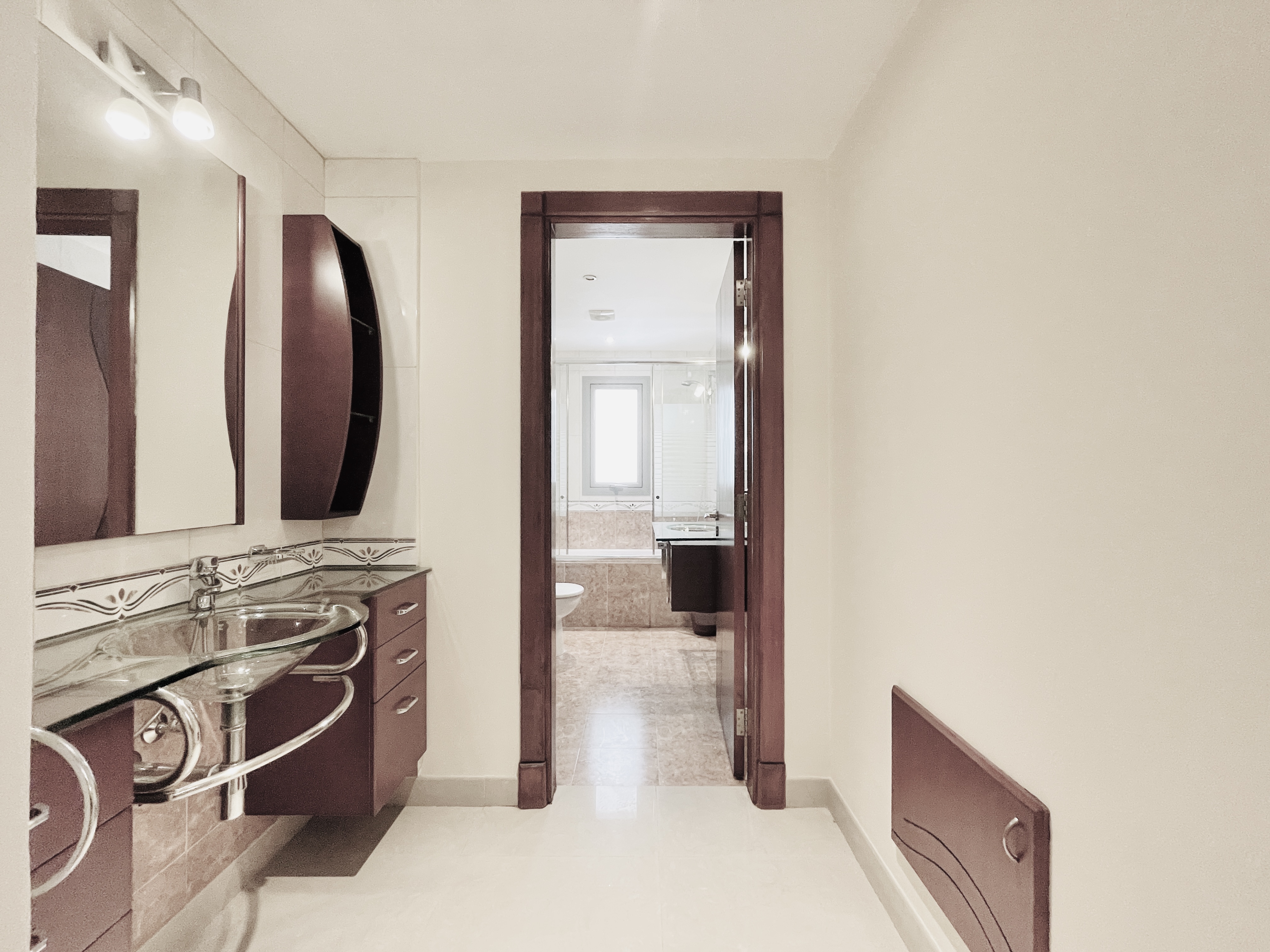 MODERN | SPACIOUS ROOMS | CITY VIEW | GREAT FACILITIES