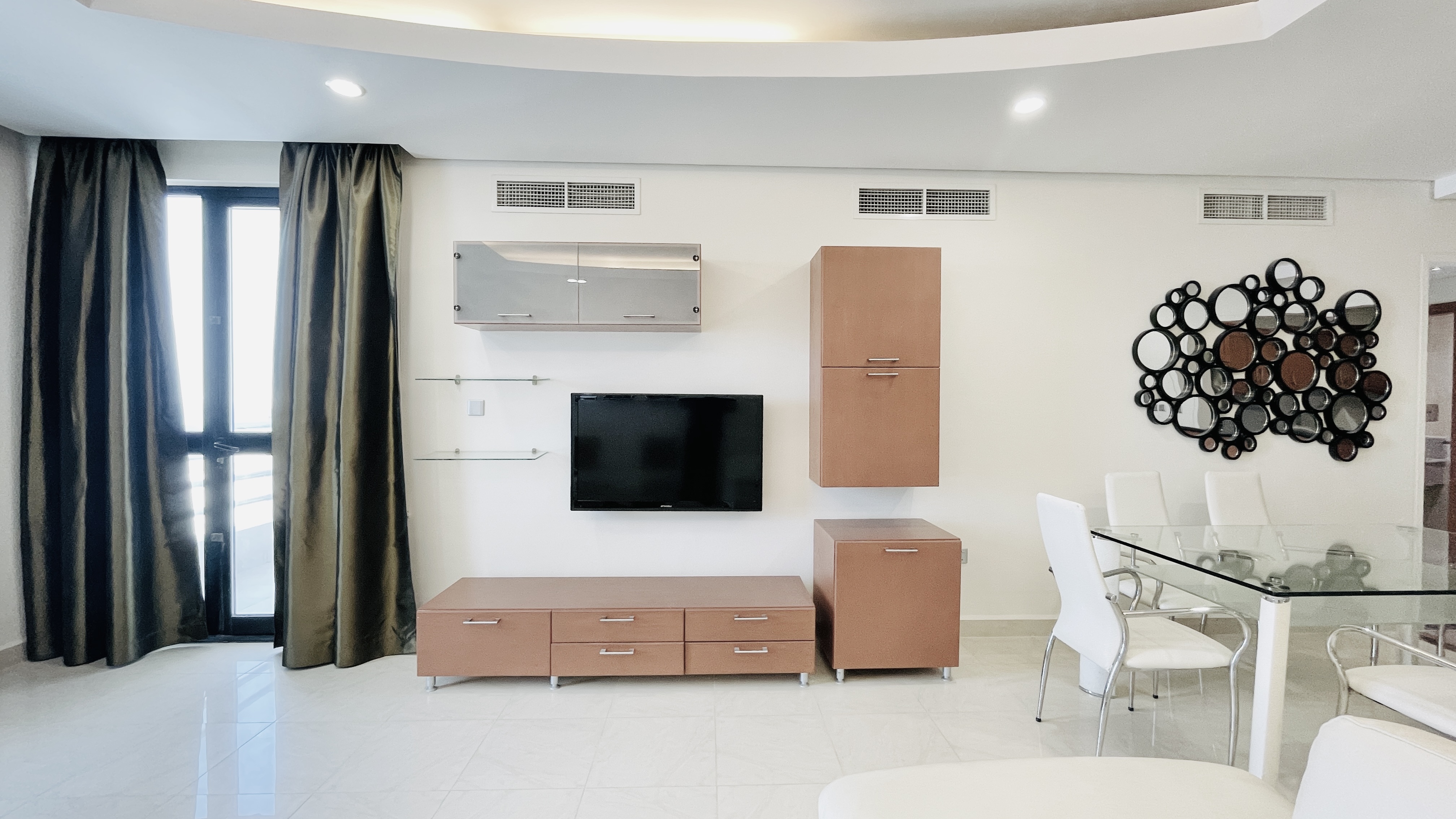 HOUSE KEEPING | SPACIOUS ROOMS | BALCONY | CITYVIEW 