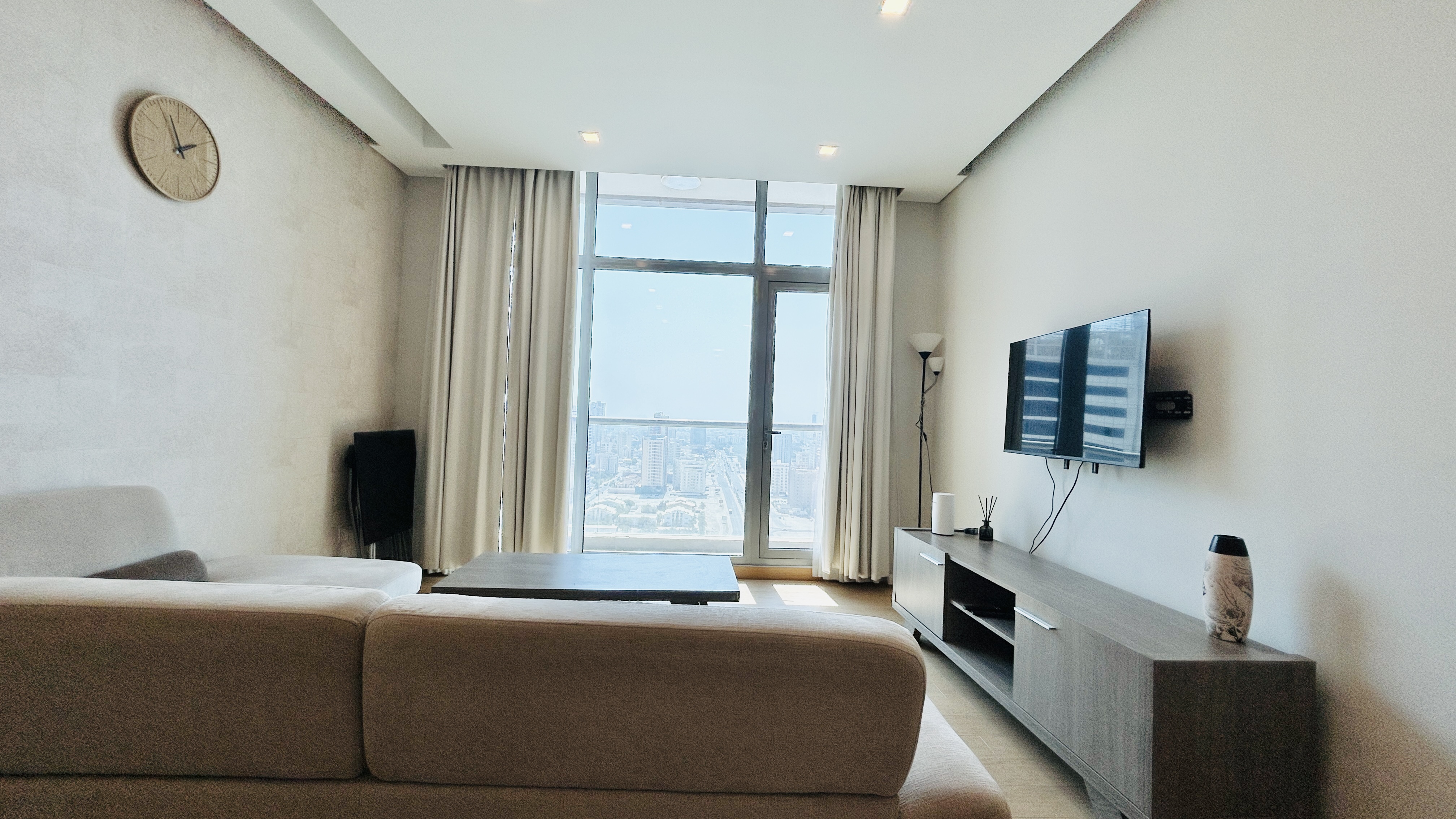 FULL CITY VIEW | BALCONY | MODERN | AMENITIES