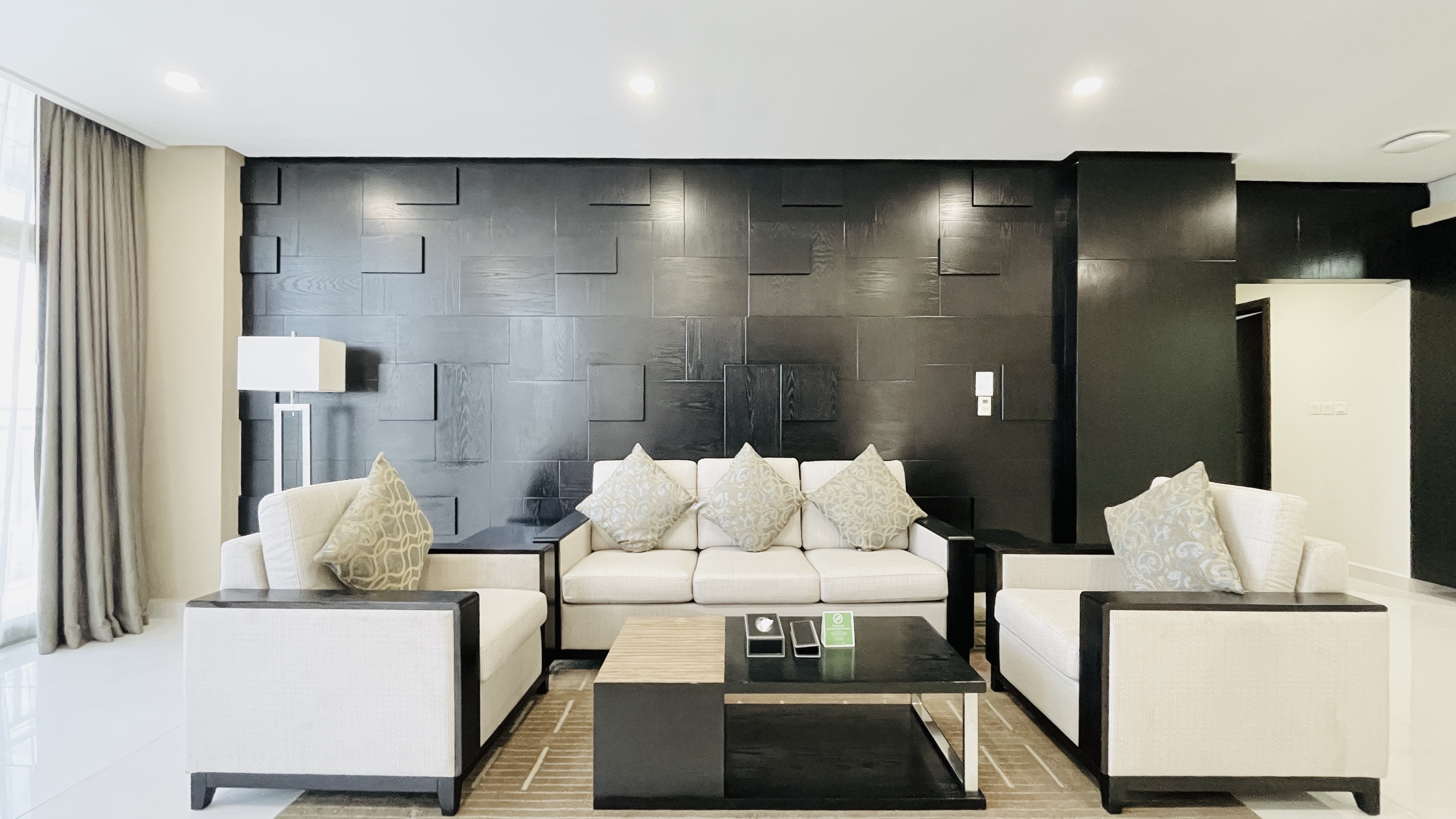LUXURY | SPACIOUS ROOMS | UNLIMITED EWA | BALCONY
